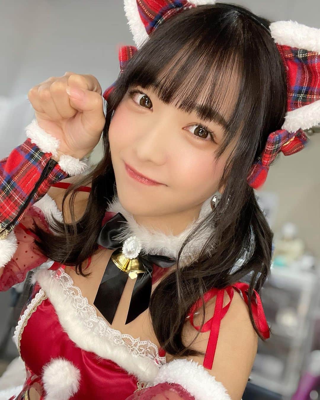 天羽希純のインスタグラム：「にゃんサンタ🐱🎄飼ってくれる？  #クリスマス #メリクリ #サンタコス #cosplay #merrychristmas #撮影会 #gravure #japanesegirl」