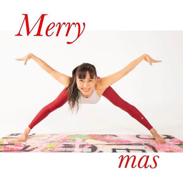ヨガジャーナルオンラインさんのインスタグラム写真 - (ヨガジャーナルオンラインInstagram)「クリスマスの #ヨガジョ 🎄 @acroaki  すごいっ！ おもわず楽しい気持ちになるクリスマスフォト⭐️ 最高です！  #ヨガジャーナル #ヨガジャーナルオンライン #クリスマス」12月24日 23時41分 - yogajournalonline