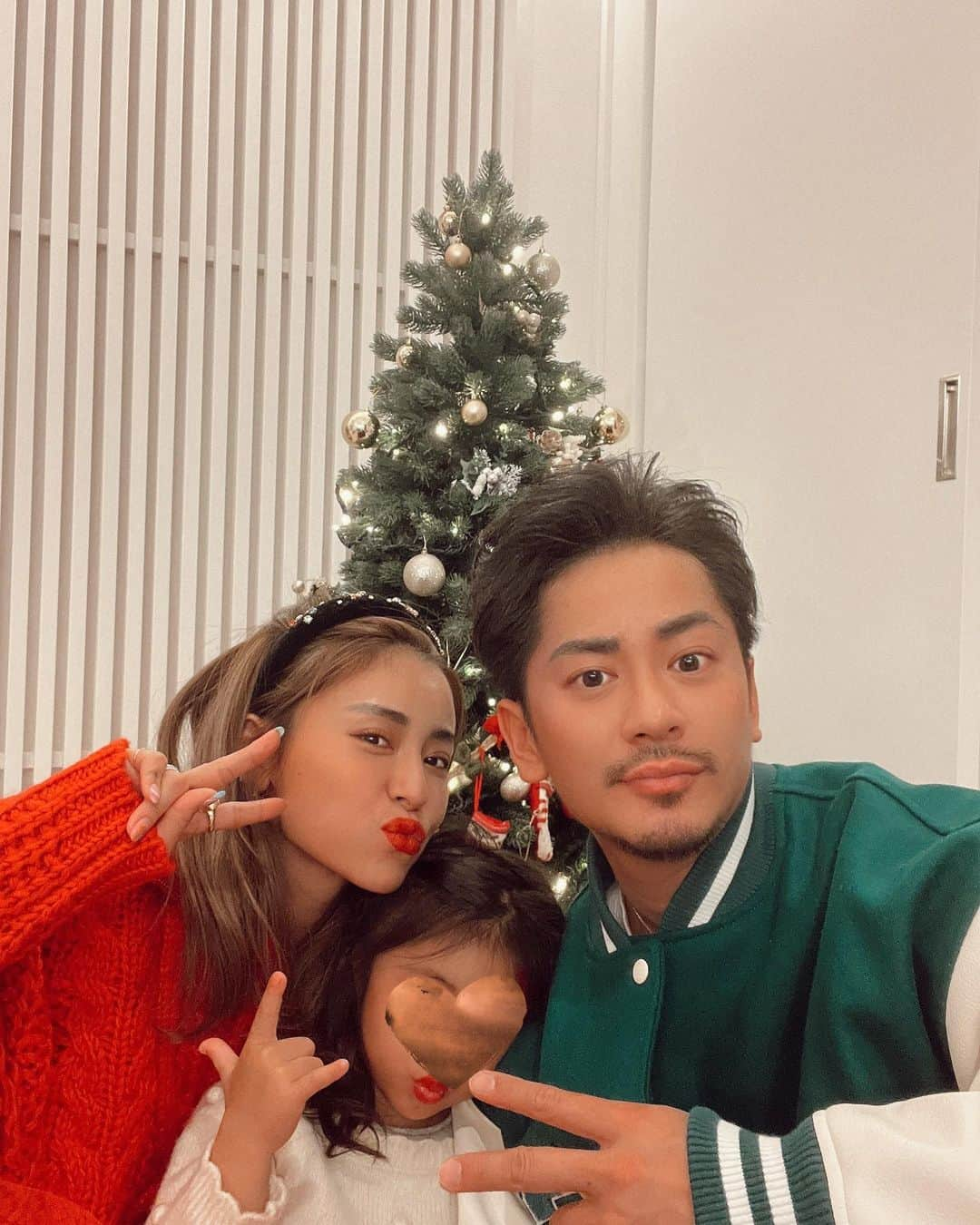 山中美智子さんのインスタグラム写真 - (山中美智子Instagram)「Merry Christmas 🎄  娘の誕生日23日からのクリスマス✴︎  毎年大忙しのプレゼント祭りw🎁  みなさんも素敵なクリスマスにしてね🤍🧁」12月25日 0時30分 - alexiastam1988