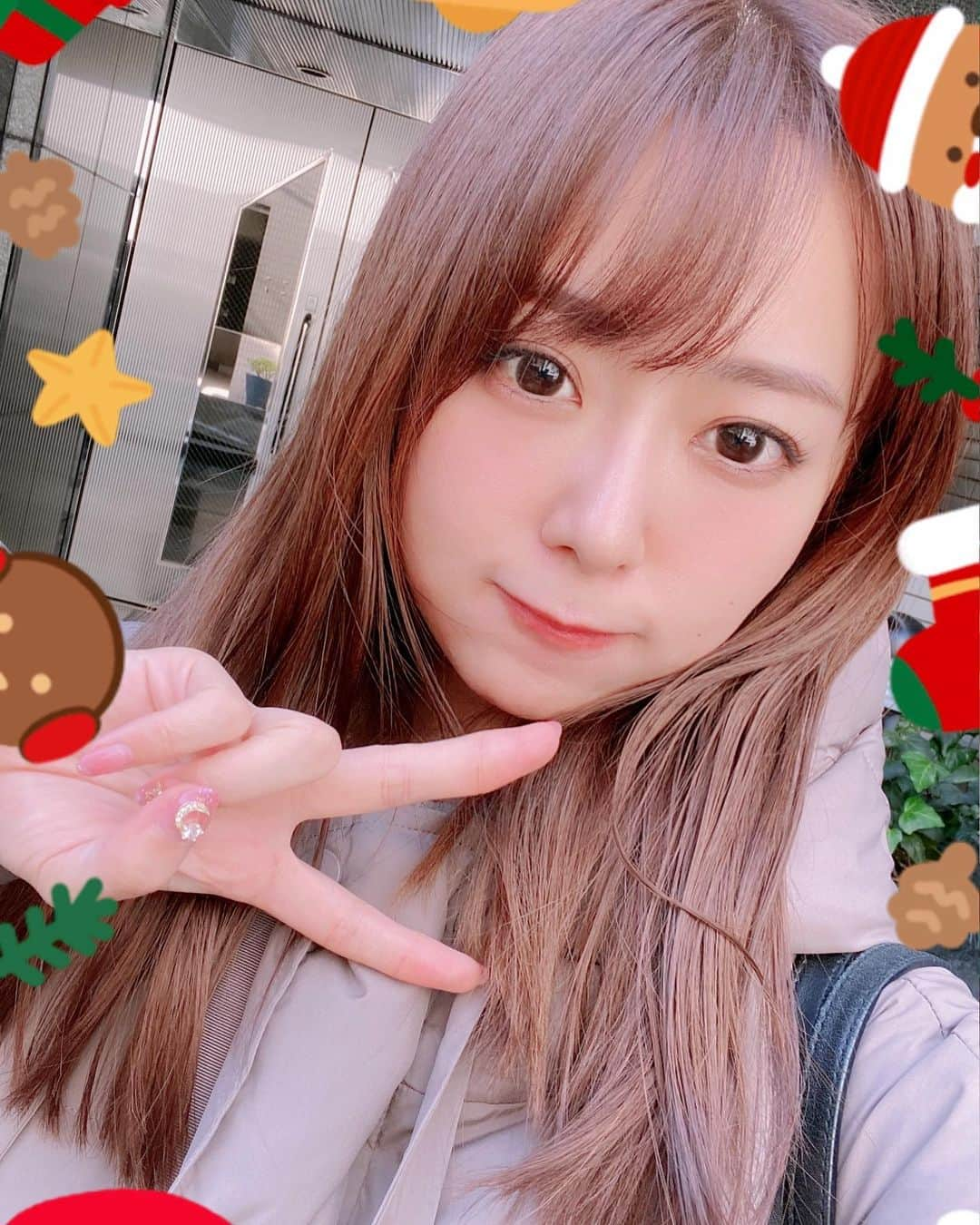 井口裕香さんのインスタグラム写真 - (井口裕香Instagram)「🎄 まだ起きてる子はだれだ！ あした起きられないに１票！！！ 夜中にこっそり投稿しちゃうぞ〜✌︎ #盛れたものは載せていくスタイル #おやすみ #早く寝なきゃ  #とおもいつつ #もう１時だよ  #メリーだね🎄」12月25日 1時02分 - ooo31_iguchiyuka_31ooo