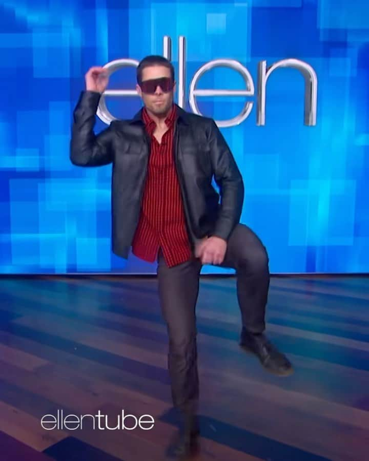 Chadd Smithのインスタグラム：「Watch how @maddchadd came through to rock @theellenshow 🤖🎄🤖🎄🦾🎄🦿🎄」