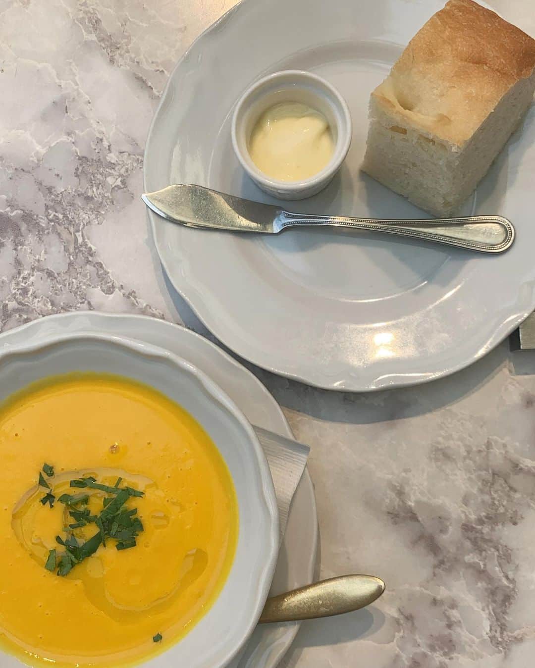 山田菜々さんのインスタグラム写真 - (山田菜々Instagram)「昨日載せたかったのに忘れてた...🥲  前々から約束してたごはん〜🤤🍴  平和でゆるーい空気感が居心地良いお友達とのクリスマスイブ🎄✨  ゆきこまもおおはしゃぎ〜🧏‍♀️」12月25日 10時56分 - tannana.yamada