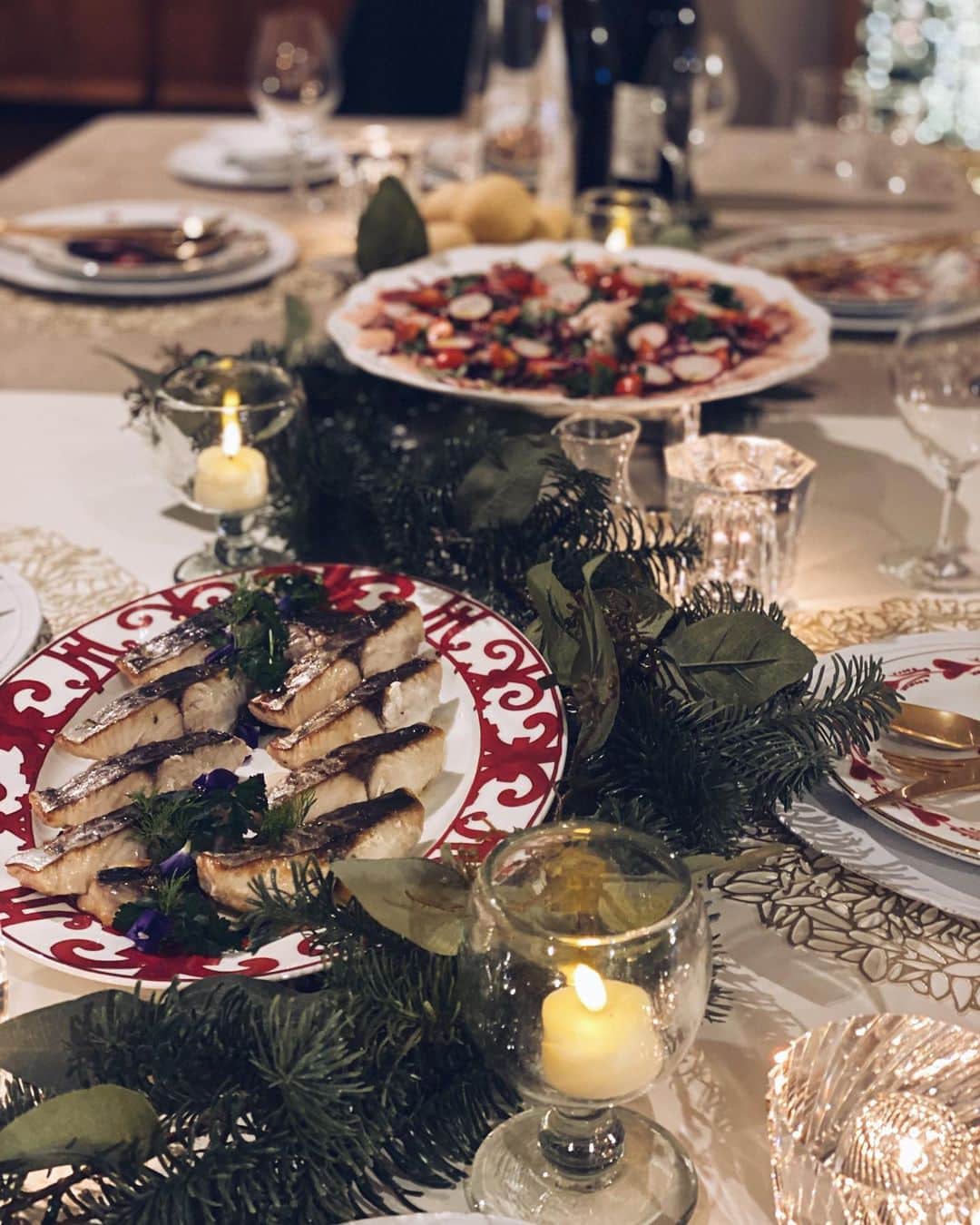 Risako Yamamotoさんのインスタグラム写真 - (Risako YamamotoInstagram)「Merry Chrirtmas🎄✨  Christmas Partyはいつものみんなでおねえこのお家で🥂  お食事は出張シェフを @otodoke_ristorante でお願いして、本格的なクリスマスディナーを満喫👨🏽‍🍳  サンタさんが登場して大盛り上がり🎅🏽❤️ 楽しかった🤍✨🎄 ちびサンタさんの可愛さ、キュン🎅🏽🎅🏽🎅🏽❤️  #christmas #クリスマス #christmasparty #お届けリストランテ #出張シェフ」12月25日 10時59分 - risako_yamamoto
