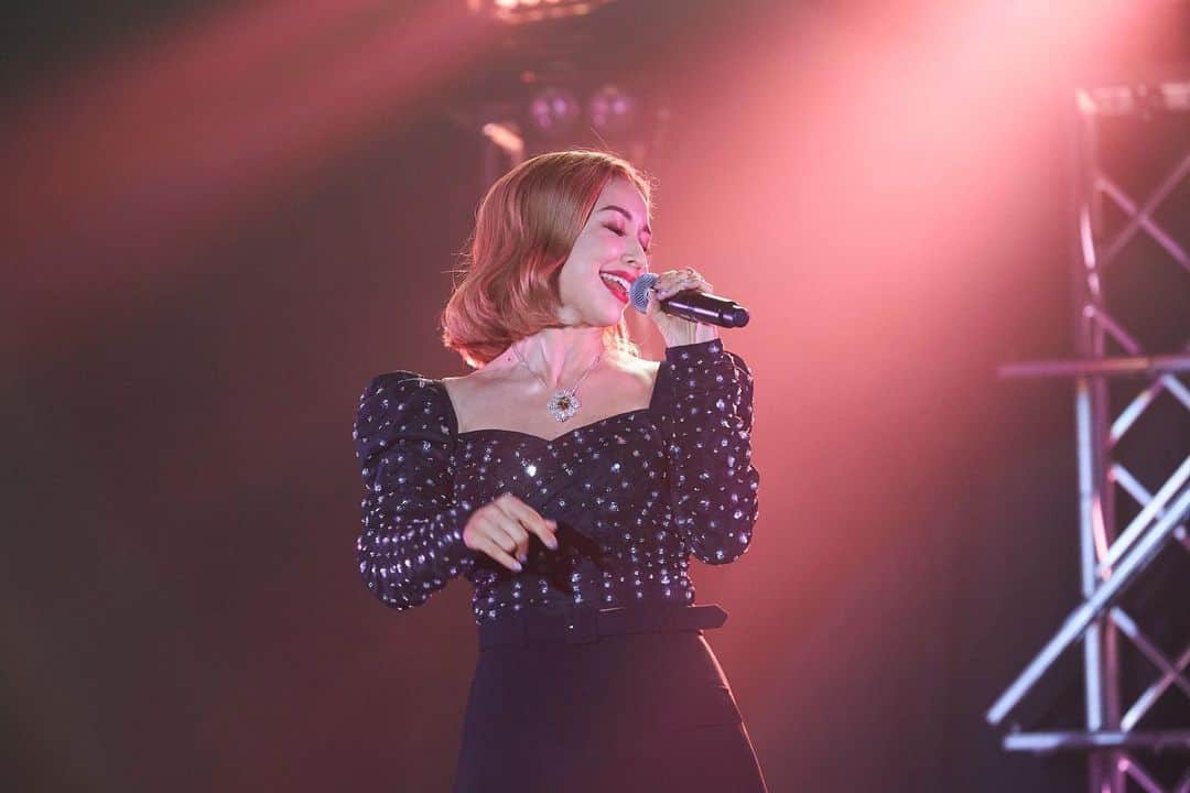 BENIのインスタグラム：「IZA PINK CHRISTMAS 🎀💗  素敵なチャリティーパーティーに参加しました Thank you for having me:) @tanakataki」