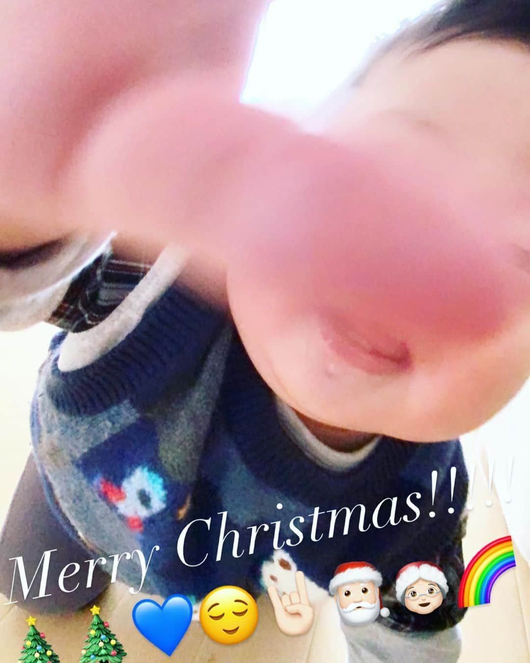雅-MIYAVI-さんのインスタグラム写真 - (雅-MIYAVI-Instagram)「Lemme shout out too! Have a warm n cozy holidays everyone 💙💙👶🏻👋🏻 #BabySkyler」12月25日 11時20分 - miyavi_ishihara