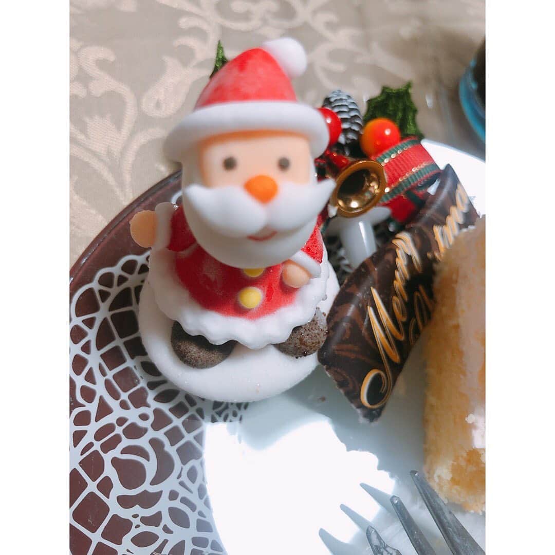 涼邑芹のインスタグラム：「サンタさん食べた🎅 #クリスマス #ケーキ #サンタ」