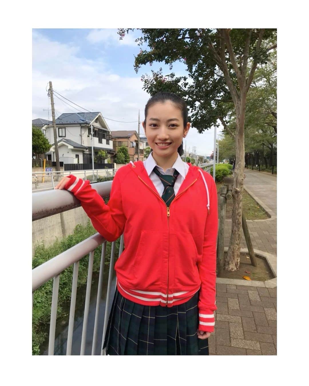 川島鈴遥のインスタグラム：「. MerryChristmas 🎅 皆さんいかがお過ごしでしょうか⁇ ⁡ 遅ればせながらご報告です~ ⁡ テレビ朝日系ドラマスペシャル 「管理官キング」 に奥村葵役として、出演します。 ⁡ ⁡ 2022年1月6日(木)20:00〜 放送です。 ⁡ 是非っっ💁‍♀️💁‍♀️ ⁡ #管理官キング」