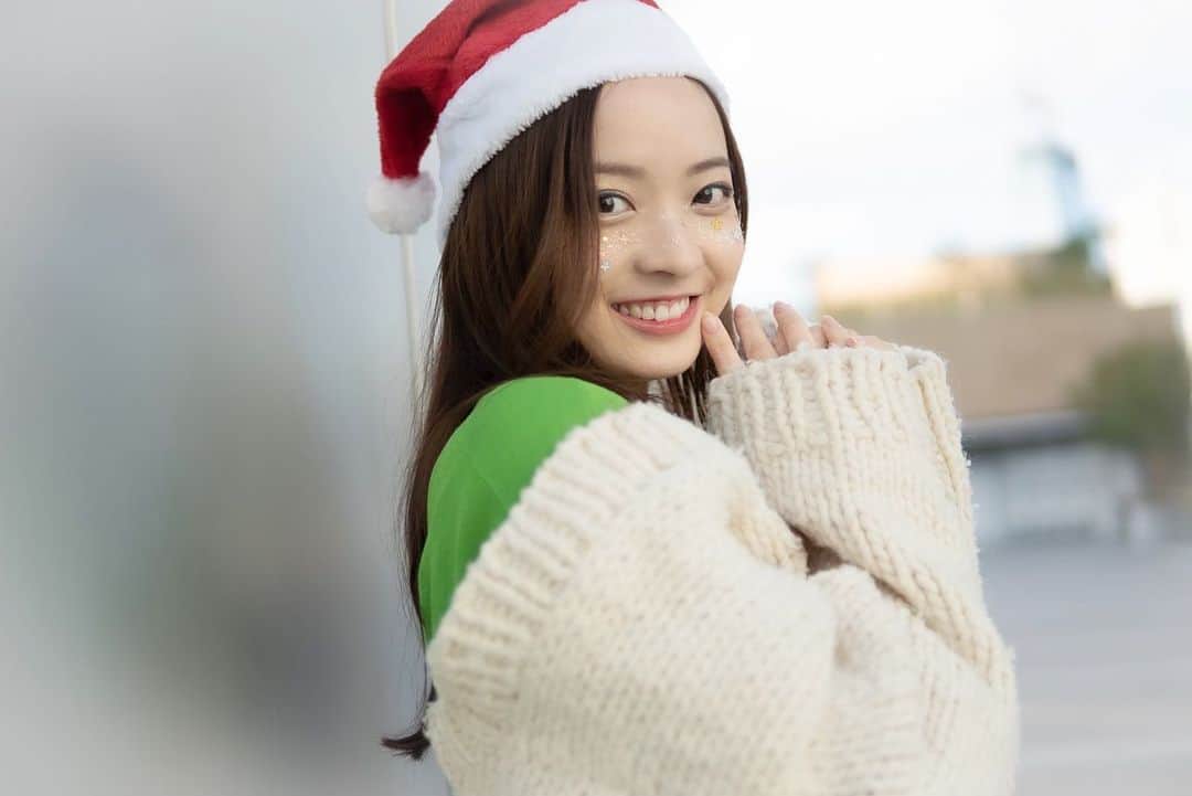 川瀬莉子さんのインスタグラム写真 - (川瀬莉子Instagram)「. Merry Xmas🎄💝 　 　 　 　 photoby @saya_emori  #xmas#クリスマス#サンタ帽#ポートレート#作品撮り」12月25日 11時43分 - kawase_riko_official
