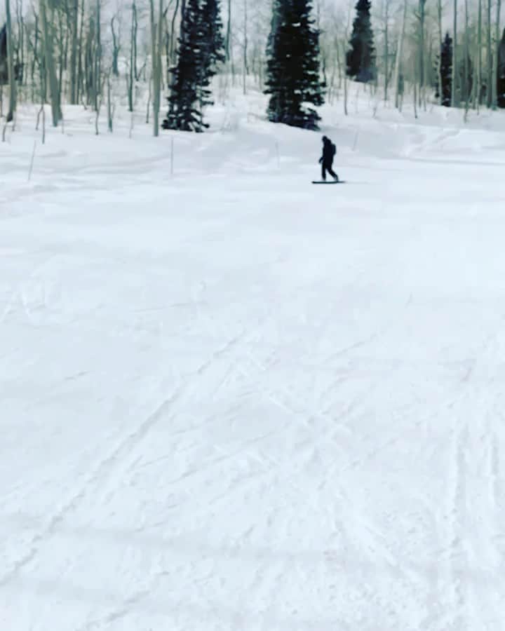 カルロス・ブーザーのインスタグラム：「Time To Explore… Merry Christmas Eve 🎄… #holdat」
