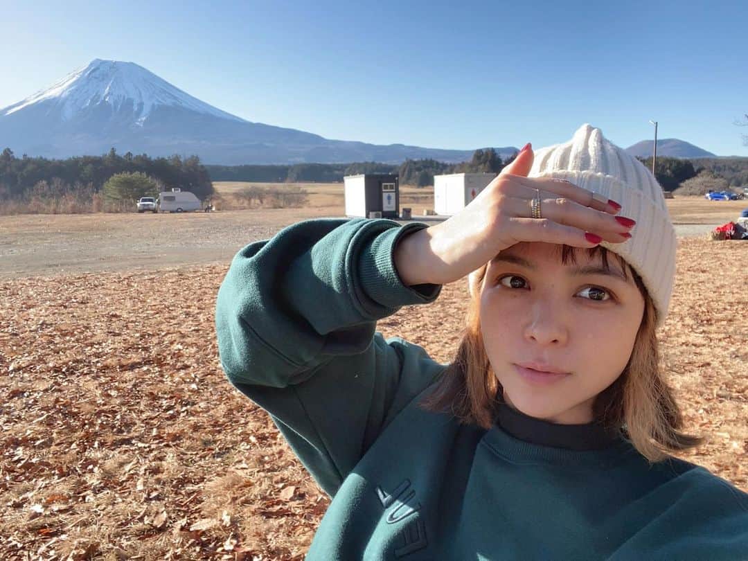 のインスタグラム：「. 1年ぶり😌✨ . やっぱり最高✨ . しばらくデジタルの世界から離れて自然の中でリラックスして来ましたー😌😌 . . #ママ #ママモデル #モデル #3児ママ #キャンプ #ファミリーキャンプ #ファミキャン #4人目妊娠 #ふもとっぱら #ふもとっぱらキャンプ場」