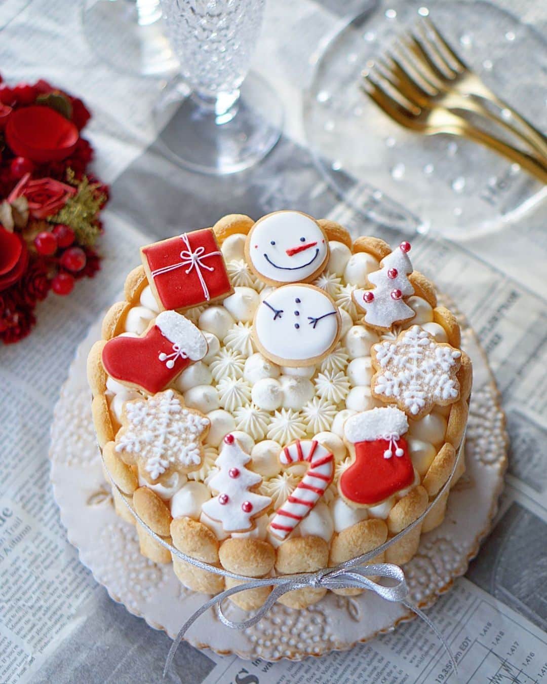 puruberryさんのインスタグラム写真 - (puruberryInstagram)「#クリスマスケーキ 2021.12.25  *｡ ･ ﾟ ･ :* : ･🎄Merry Christmas🎄*｡ ･ ﾟ ･ :* : ･   皆さま、素敵なクリスマスを✨✨✨🥰  🎄  ❄️  🎅  🎁  #puruberry #おうちカフェ #デコレーションケーキ #アイシングクッキー #いちごショート #手作りケーキ #シャルロットケーキ #cotta #おうちごはんlover #フーディーテーブル」12月25日 8時46分 - puruberry
