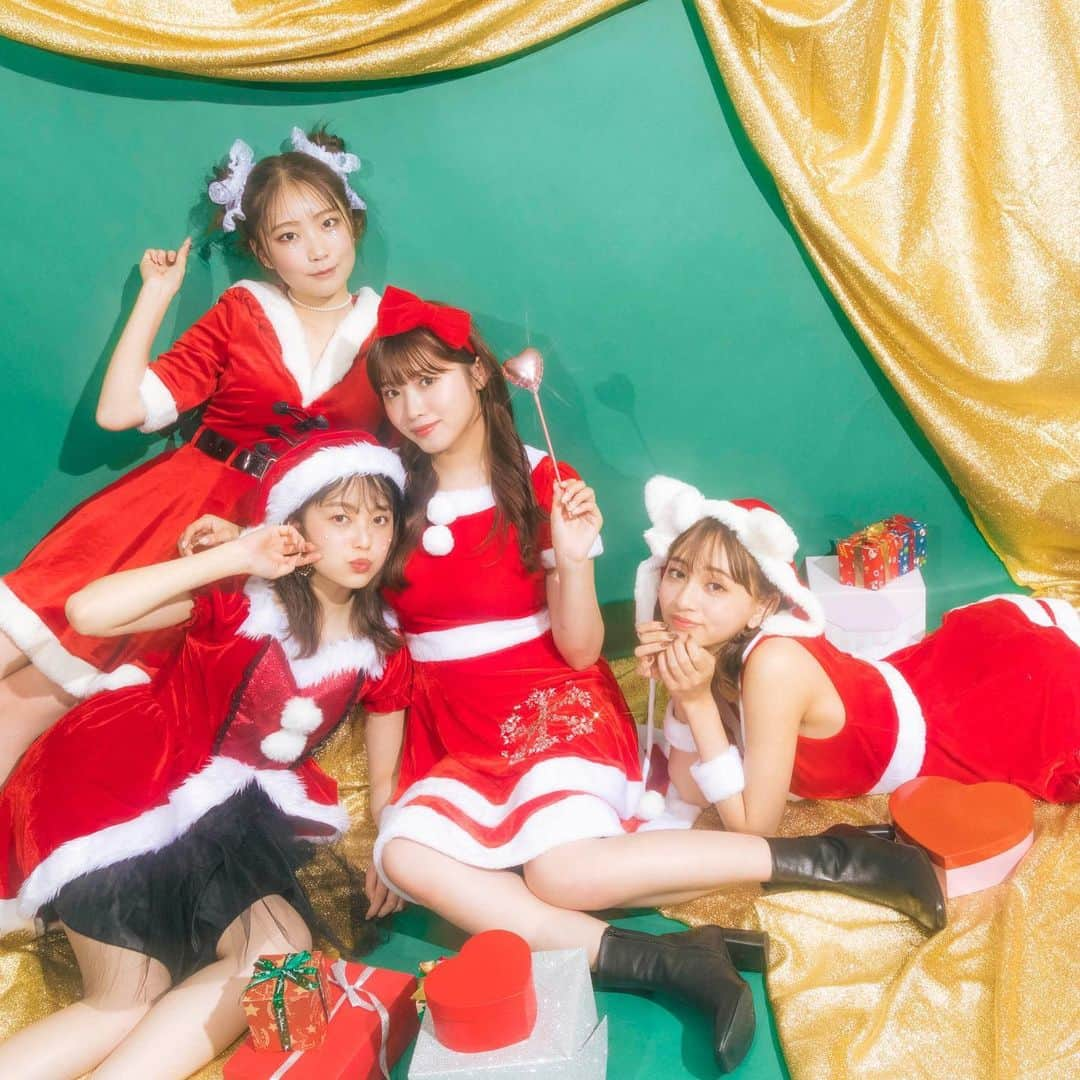 Popteenさんのインスタグラム写真 - (PopteenInstagram)「メリークリスマス🎅🎄 イヴは、みんな何したのかな？  POPからのクリプレがもう届いたって子は大切に使ってね〜🎁✨  もうすぐPopteen2月号も発売でワクワク🥰  #Popteen#POPモデル＃あやみん#福山絢水#あいりる#古田愛理#れあぱぴ#権隨玲#みちゅ#長谷川美月#クリスマス#プレゼント#アザーカット」12月25日 9時14分 - popteen_official