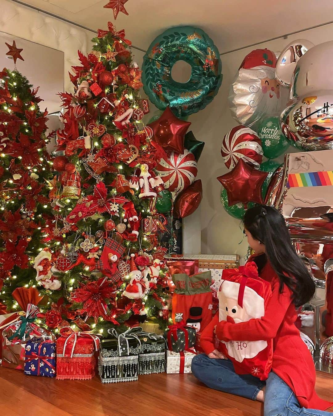 megbabyのインスタグラム：「Merry christmas❤️🎄✨  たくさんの愛に溢れるクリスマスになりますように❤️」