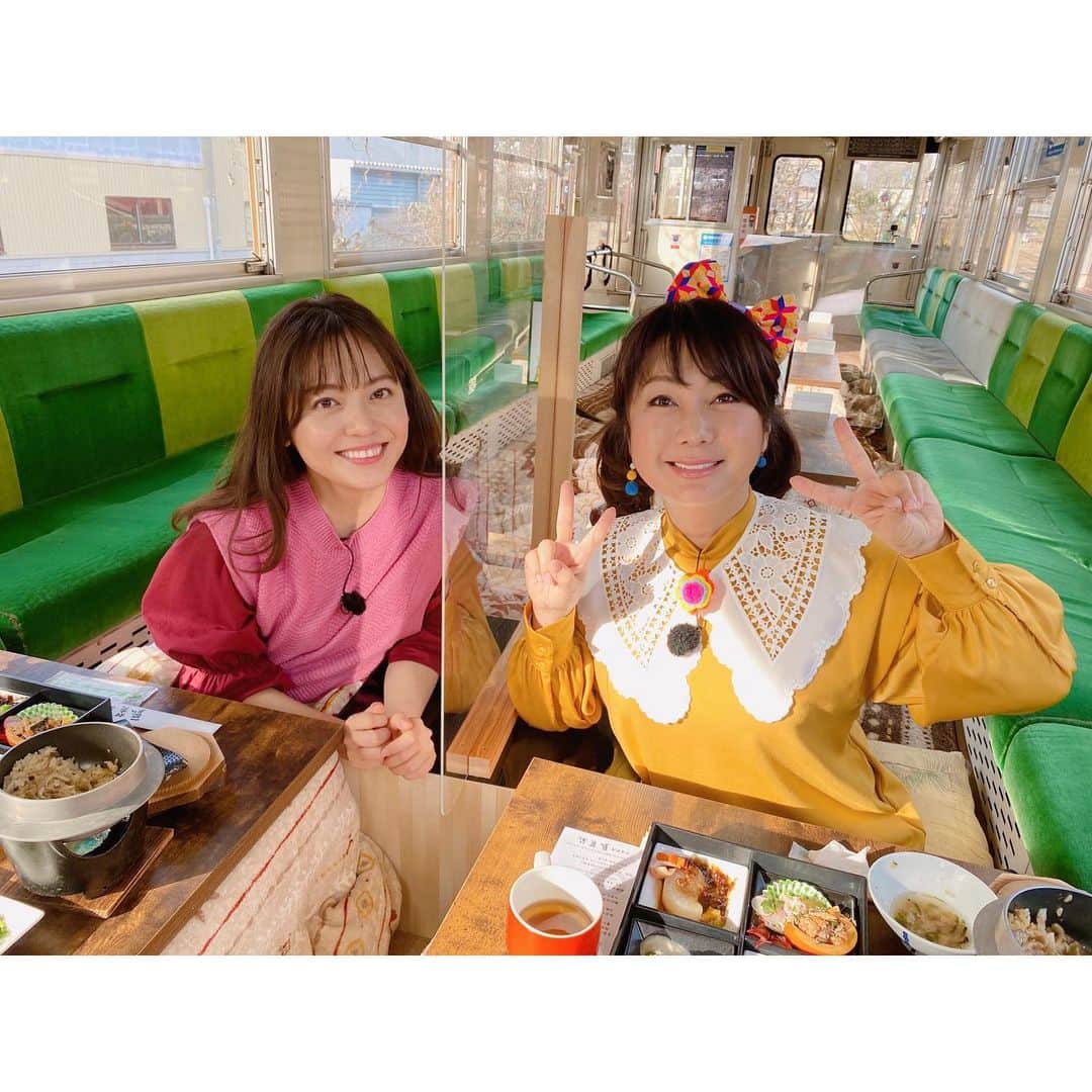 のインスタグラム：「.  メリークリスマス🎄🌟 よい子のみんなはサンタさんやってきたかなー☺️？  きょう10:55から放送のちゃーじは 視聴者プレゼント大放出🎁💝 家電・家具、高山のスイートルーム宿泊券に 松阪肉などなど、、、 とにかく超〜〜〜豪華なんです✨✨  1年頑張った自分へのプレゼントに！！ ご応募お待ちしております🥰  #ちゃーじ #はるな愛 さんと💕 #クリスマス #プレゼント  #東海テレビ #アナウンサー #森夏美」