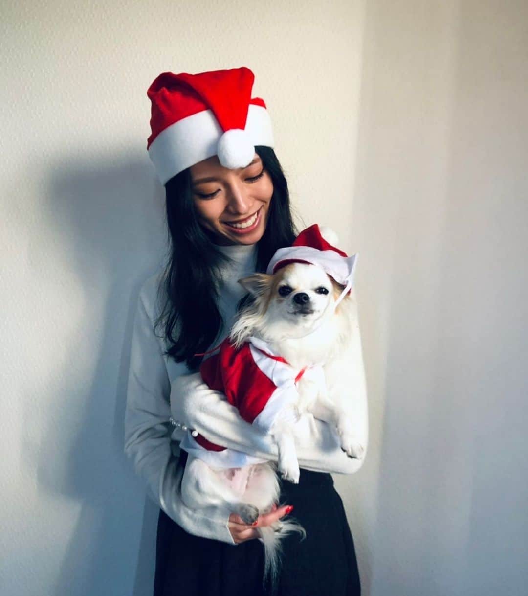 のインスタグラム：「Merry Christmas🎅 皆さんはどんなChristmasをお過ごしですか？✨✨ 私はmemberと📸」