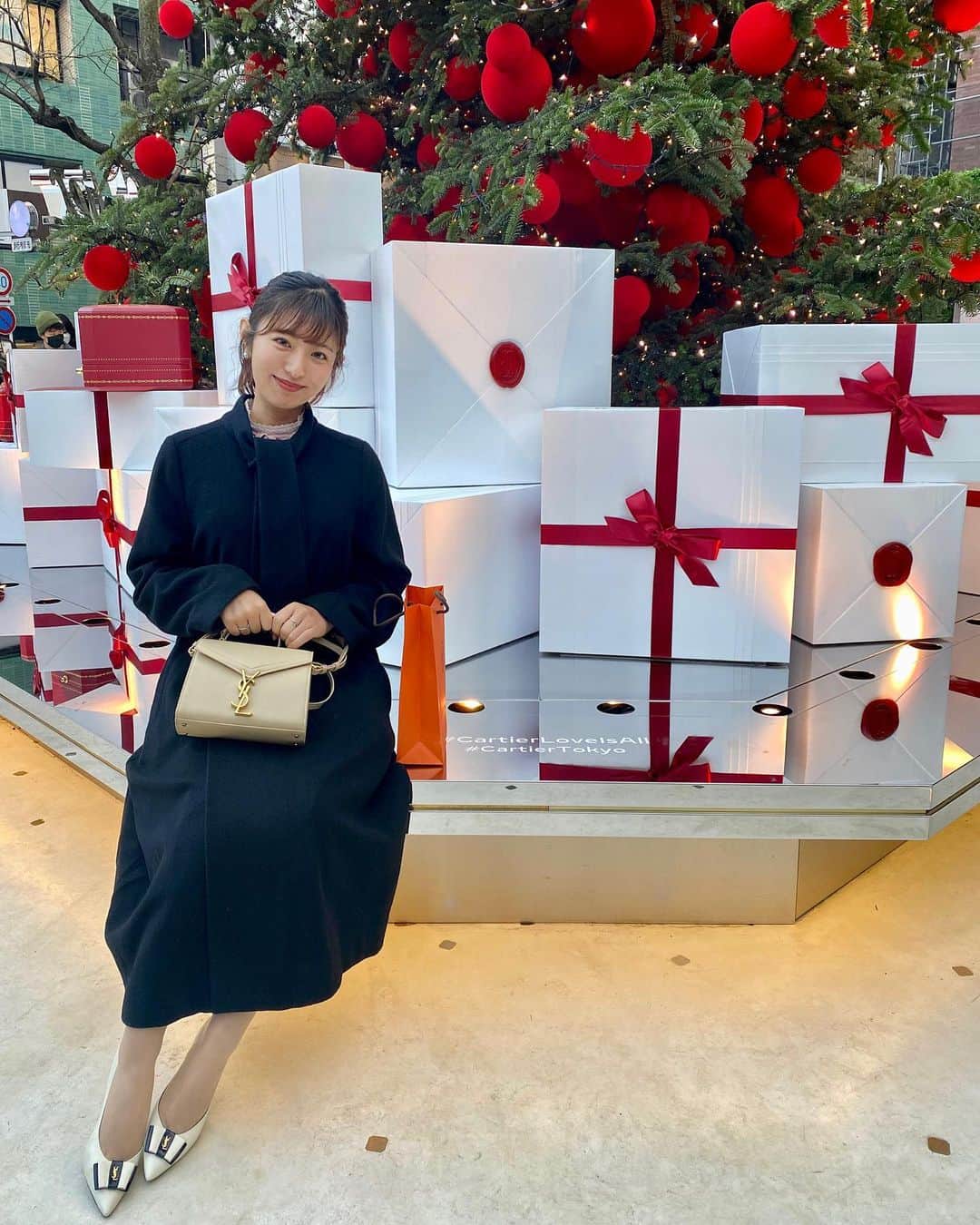 白戸ゆめのさんのインスタグラム写真 - (白戸ゆめのInstagram)「🎁 . 楽しい1日だったなあ😊 友人と一緒に 自分へのクリスマスプレゼントで 憧れのエルメスの口紅を買いました💄 . キラキラの街並みで心もウキウキ🥰 寒いのは苦手だけど、 こればっかりは冬の好きなところ！ . #クリスマス #christmas #ツリー #表参道  #caltier #caltiertokyo #cartiertree」12月25日 19時59分 - yumeno.s_