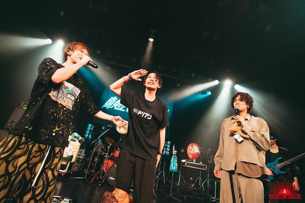 セキはん（コロナナモレモモ）さんのインスタグラム写真 - (セキはん（コロナナモレモモ）Instagram)「真剣2マン遊VIVA2021 大阪 w/ 打首獄門同好会  結成当初からずっっっっとお世話になってる打首さん。 ホームのような安心感に身を委ねながら この日はじゅんこさんとBTSを踊り そして どうもまだ見つかっていないというカンガルーを探しました。 あとなぜかこの日はドリアンもいました。 文字面だけだとカオスだが つまりは とても良い夜だったのだ☻︎𖠚՜  遊VIVA7日目 thanx 打首さん  photo by ゆうと。(@musicmagic3923)  #真剣2マン遊VIVA #オメでたい頭でなにより#打首獄門同好会 #大阪 #BIGCAT #来てくれたみんなありがとう #生霊組もありがとう #カンガルーはBIGCATにいた #ドリアンもいた」12月25日 20時14分 - skeihan_ome