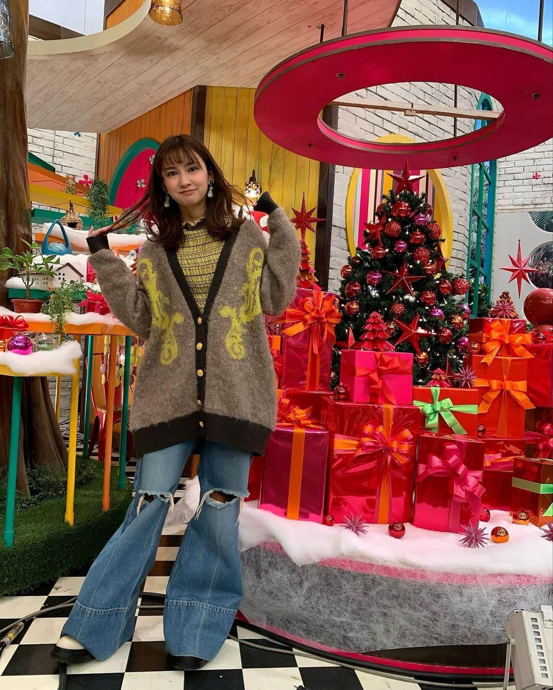 小泉遥さんのインスタグラム写真 - (小泉遥Instagram)「. . 北海道旅も年内最後のスタジオも楽しかった☃️🎄 衣装のタグ付けしてますっ☝️ . #王様のブランチ #今年も1年お世話になりました」12月25日 20時16分 - koiharu_official