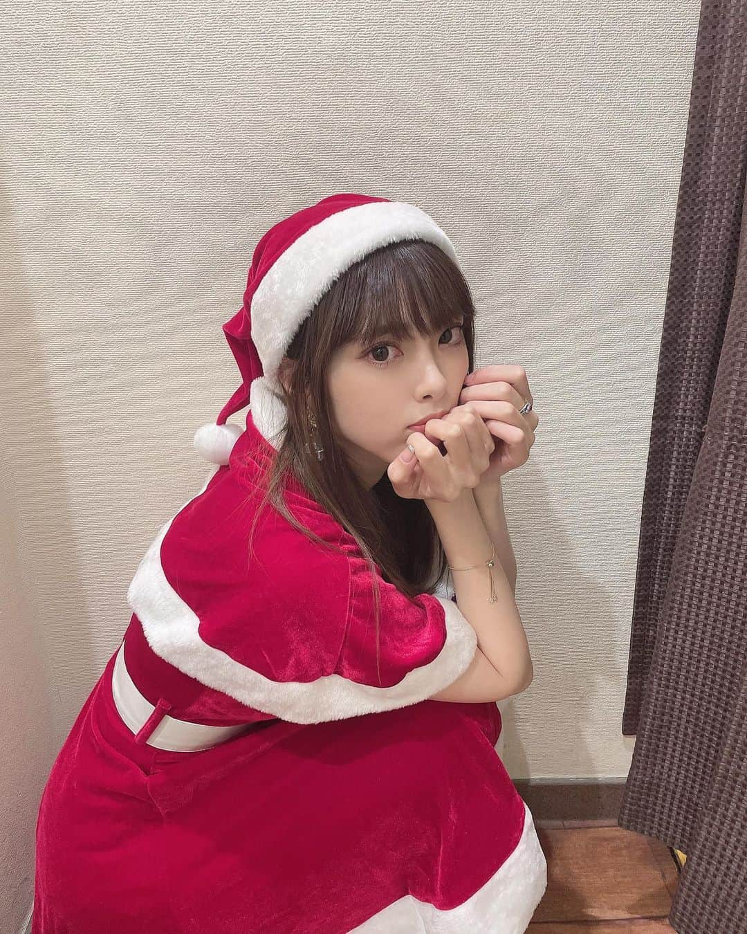 小林弥生さんのインスタグラム写真 - (小林弥生Instagram)「せっかくなので あるだけの こばちゃんサンタさん 載せておきます🎅🏻🎄❄️️  タイプのサンタさんいましたか？ʚ♡⃛ɞ  #サンタコスプレ #サンタコス」12月25日 20時21分 - yaaachan_k