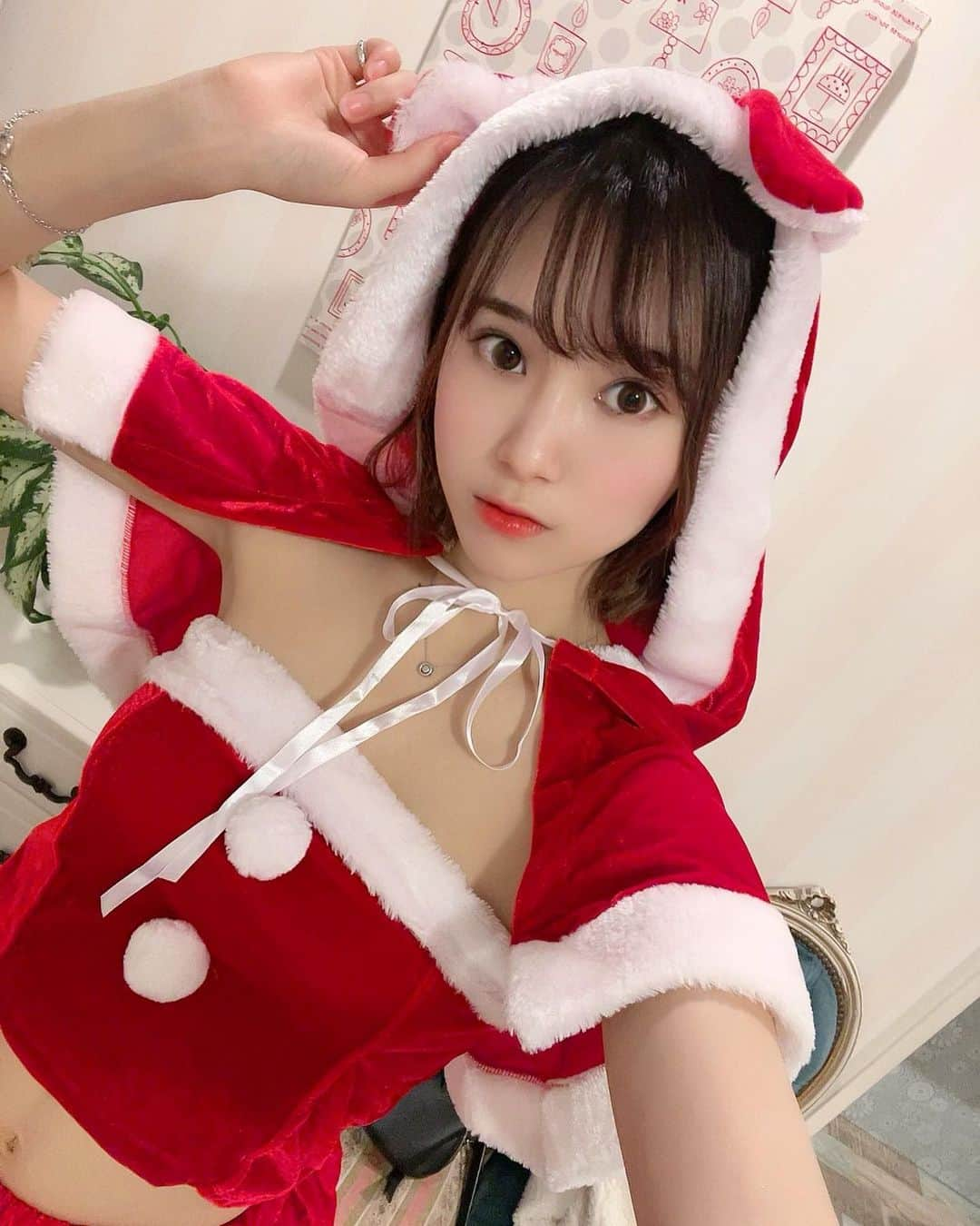 西原愛夏さんのインスタグラム写真 - (西原愛夏Instagram)「メリークリスマス🎅🎁💕 今日は撮影会でした❣️✨  追加参加してくれた方や全通の方がいて満枠でした🌸🥲🙇🏼‍♀️  今年も頑張ってよかったなと思いました🥲✨ そしてサンタさん達がプレゼントを沢山くれました😭❤️ 愛をいっぱい感じれました( •̥-•̥ )❤️ 本当にありがとうございました❤️  ✧*̣̩⋆̩ーーーーー最新告知ーーーーーーーーーーー✧*̣̩⋆̩☽ ･ ‪🌟平塚競輪場イメージキャラクター 就任 🌟エレアリーナイトブラ 公式モデル ‪‪🌟パチンコ新台 『暴れん坊将軍』演出ドラマ ー お紗江役  【12月】※随時更新 1 舞台 『三学演義』 2 雑誌 「週刊実話」表紙＆巻頭グラビア掲載 3 舞台 『三学演義』 4 舞台 『三学演義』 7 アパレルブランド 『M collection R』新作発売🎉 8 AbemaTV ミッドナイト競輪 11 AbemaTV ミッドナイト競輪 18 雑誌「金のEX」グラビア掲載 19 AbemaTV グレードレースsp 1部  23 AbemaTV グレードレースsp 1部 24 5th DVD 『鏡の中の私』12月24日 発売 25 グライフ撮影会  29 AbemaTV 競輪グランプリ🚴10時30分～17時:00分 出演 30 AbemaTV 競輪グランプリ🚴10時30分～17時:00分 出演  【1月】 29 『鏡の中の私』リリースイベント in ソフマップAKIBA パソコン・デジタル館8F     ♛ーーーーーーーーーーーーーーーーーーーーーーーー♛  🌟4月2日 劇場公開 映画｢ホムンクルス｣ 女子高生役 🌟6月4日 劇場公開 映画｢グレーゾーン｣ 黒崎一葉役 🌟小学館 ｢月刊＋｣ 電子写真集 発売中 🌟sabra net グラビア掲載中 (電子写真集もっ) 🌟1~4th DVD 発売中 🌟Amazonプライム 『なぎスケ！2』42.43話 🌟LINEスタンプ『歯科衛生士アイドル西原愛夏』発売中  ✧*̣̩⋆̩☽⋆ーーーーーーーーーーーーーーーーーーーー✧*̣̩⋆̩☽⋆゜  👑西原愛夏 ブランド『M collection』販売中❀ アカウント(@m.collection2020 )  🎦YouTube 『まなかチャンネル』で検索🔎  Twitter🕊 manakanishihara で検索  ✧*̣̩⋆̩☽⋆ーーーーーーーーーーーーーーーーーーーー✧*̣̩  ･  #西原愛夏#歯科衛生士#現役歯科衛生士  #歯科衛生士タレント#歯科#白衣#タレント#グラビア#アイドル#女優#コスプレ#Cosplay#talent#Japaneseidol #japanesegirl#dentalhygienist #탤런트#아이돌 #치과위생사 #치과 #日本女星#天赋#偶像#アパレルブランド#アパレルオーナー#McollectionR#プロデュースブランド」12月25日 20時21分 - manakanishihara