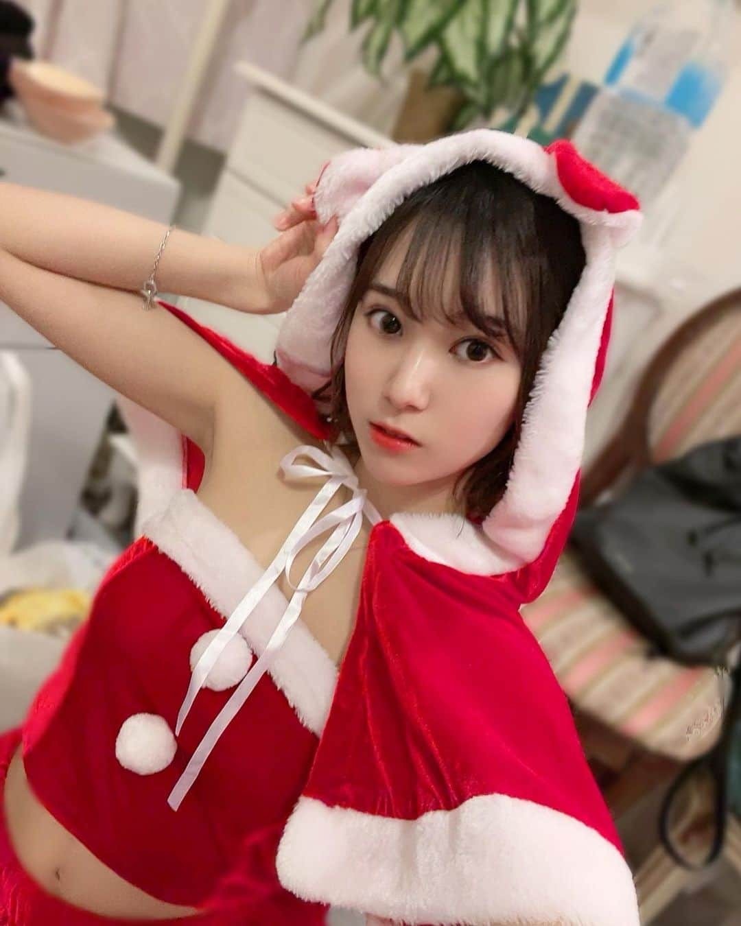 西原愛夏さんのインスタグラム写真 - (西原愛夏Instagram)「メリークリスマス🎅🎁💕 今日は撮影会でした❣️✨  追加参加してくれた方や全通の方がいて満枠でした🌸🥲🙇🏼‍♀️  今年も頑張ってよかったなと思いました🥲✨ そしてサンタさん達がプレゼントを沢山くれました😭❤️ 愛をいっぱい感じれました( •̥-•̥ )❤️ 本当にありがとうございました❤️  ✧*̣̩⋆̩ーーーーー最新告知ーーーーーーーーーーー✧*̣̩⋆̩☽ ･ ‪🌟平塚競輪場イメージキャラクター 就任 🌟エレアリーナイトブラ 公式モデル ‪‪🌟パチンコ新台 『暴れん坊将軍』演出ドラマ ー お紗江役  【12月】※随時更新 1 舞台 『三学演義』 2 雑誌 「週刊実話」表紙＆巻頭グラビア掲載 3 舞台 『三学演義』 4 舞台 『三学演義』 7 アパレルブランド 『M collection R』新作発売🎉 8 AbemaTV ミッドナイト競輪 11 AbemaTV ミッドナイト競輪 18 雑誌「金のEX」グラビア掲載 19 AbemaTV グレードレースsp 1部  23 AbemaTV グレードレースsp 1部 24 5th DVD 『鏡の中の私』12月24日 発売 25 グライフ撮影会  29 AbemaTV 競輪グランプリ🚴10時30分～17時:00分 出演 30 AbemaTV 競輪グランプリ🚴10時30分～17時:00分 出演  【1月】 29 『鏡の中の私』リリースイベント in ソフマップAKIBA パソコン・デジタル館8F     ♛ーーーーーーーーーーーーーーーーーーーーーーーー♛  🌟4月2日 劇場公開 映画｢ホムンクルス｣ 女子高生役 🌟6月4日 劇場公開 映画｢グレーゾーン｣ 黒崎一葉役 🌟小学館 ｢月刊＋｣ 電子写真集 発売中 🌟sabra net グラビア掲載中 (電子写真集もっ) 🌟1~4th DVD 発売中 🌟Amazonプライム 『なぎスケ！2』42.43話 🌟LINEスタンプ『歯科衛生士アイドル西原愛夏』発売中  ✧*̣̩⋆̩☽⋆ーーーーーーーーーーーーーーーーーーーー✧*̣̩⋆̩☽⋆゜  👑西原愛夏 ブランド『M collection』販売中❀ アカウント(@m.collection2020 )  🎦YouTube 『まなかチャンネル』で検索🔎  Twitter🕊 manakanishihara で検索  ✧*̣̩⋆̩☽⋆ーーーーーーーーーーーーーーーーーーーー✧*̣̩  ･  #西原愛夏#歯科衛生士#現役歯科衛生士  #歯科衛生士タレント#歯科#白衣#タレント#グラビア#アイドル#女優#コスプレ#Cosplay#talent#Japaneseidol #japanesegirl#dentalhygienist #탤런트#아이돌 #치과위생사 #치과 #日本女星#天赋#偶像#アパレルブランド#アパレルオーナー#McollectionR#プロデュースブランド」12月25日 20時21分 - manakanishihara