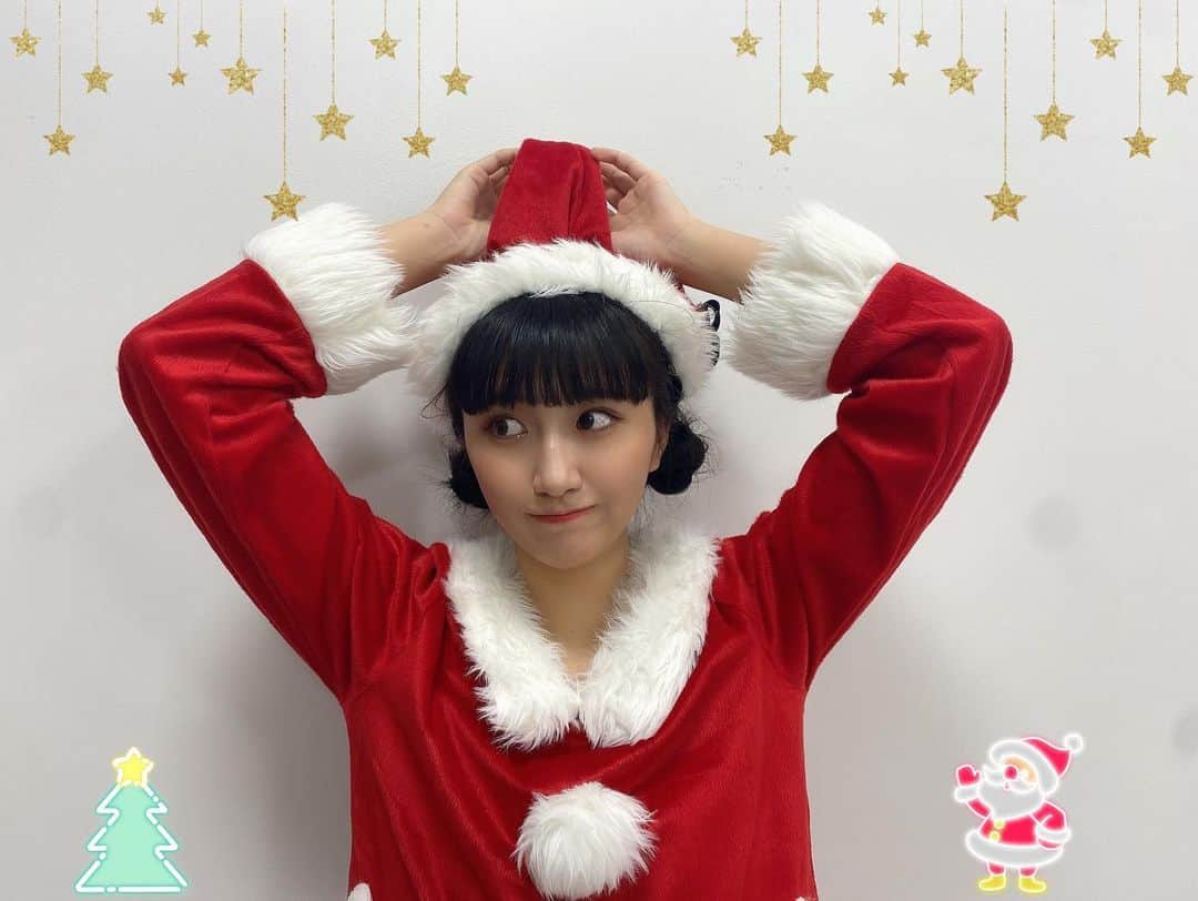 小見山沙空のインスタグラム：「メリークリスマス🎄  #クリスマスプレゼント #サンタコス #サンタ #メリークリスマス #ngt48」