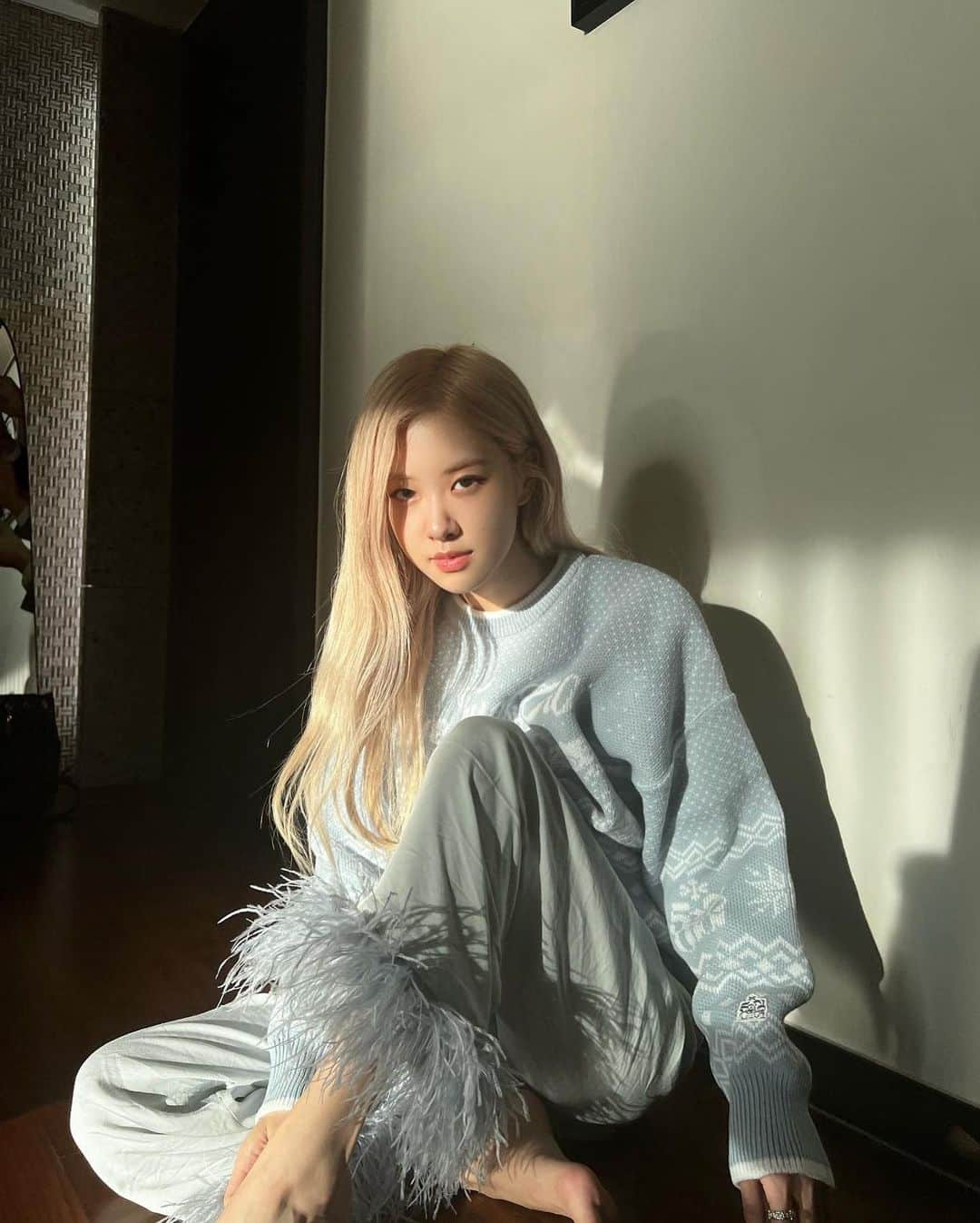 ロゼさんのインスタグラム写真 - (ロゼInstagram)「@oioikorea와 함께하는 크리스마스 🤍」12月25日 20時39分 - roses_are_rosie