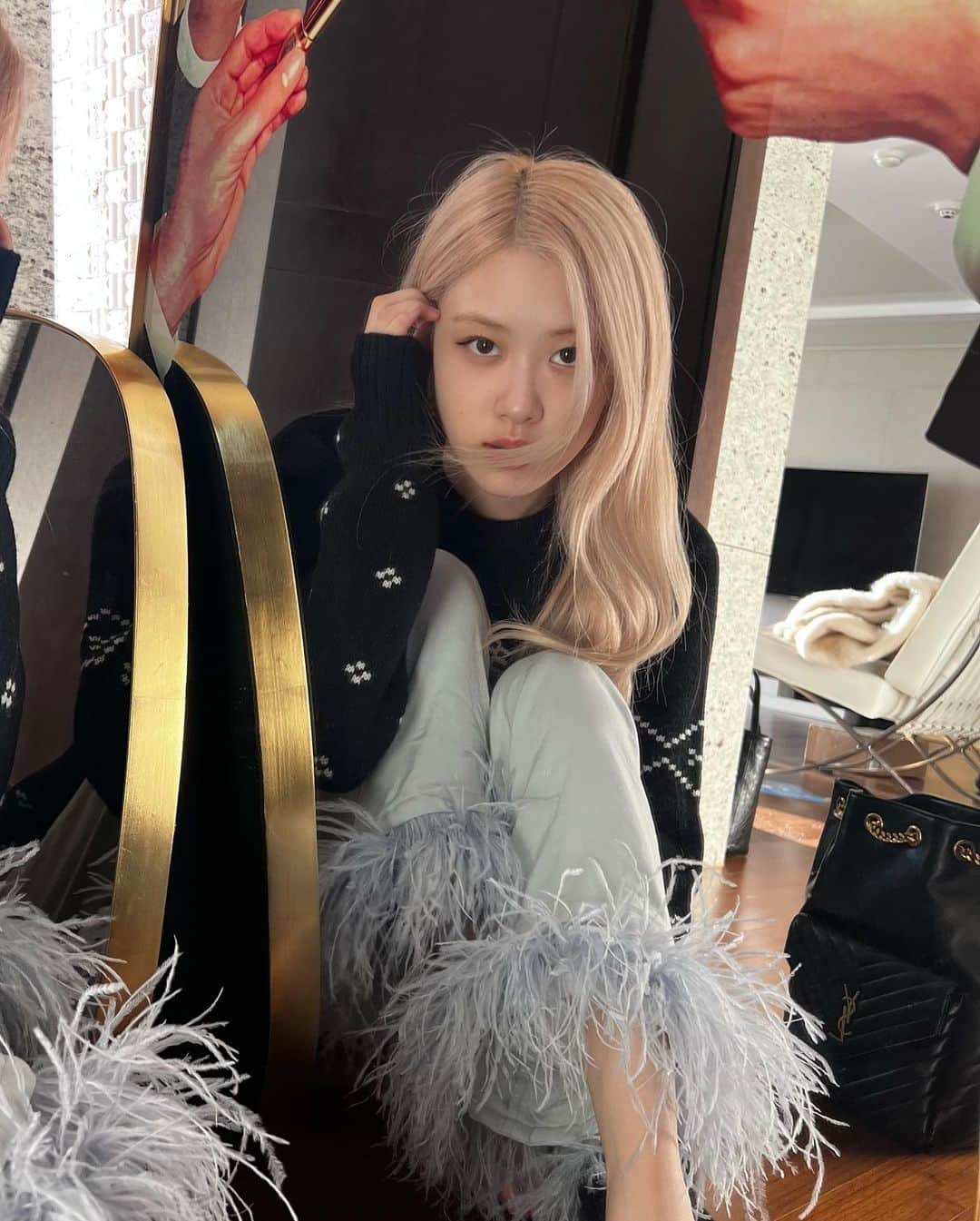 ロゼさんのインスタグラム写真 - (ロゼInstagram)「A very Merry Christmas with @ysl @anthonyvaccarello ❤️」12月25日 20時46分 - roses_are_rosie