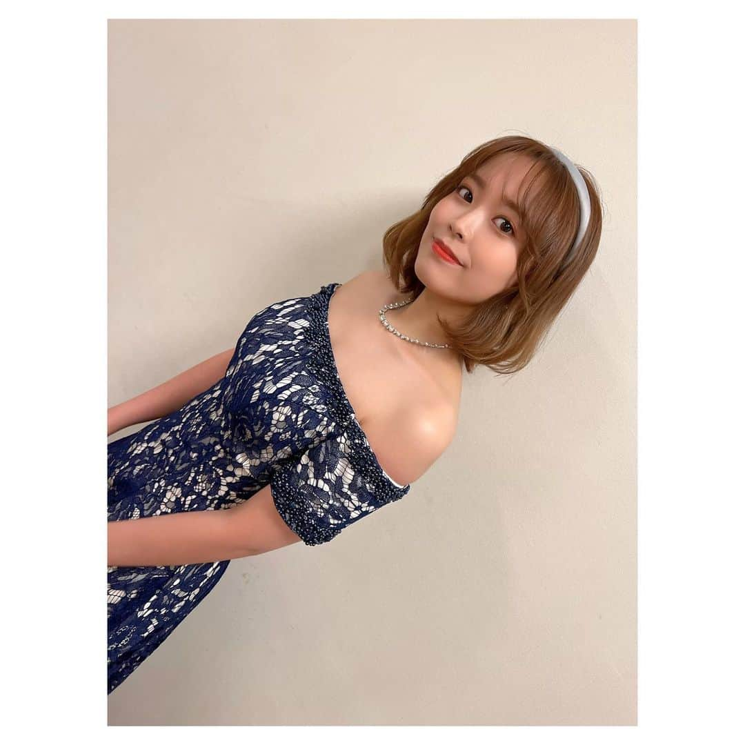 林愛夏さんのインスタグラム写真 - (林愛夏Instagram)「⁡ 『I LOVE MUSICAL 』2日目 ありがとうございました❤️ ⁡ そして！ メリークリスマス🎄🎅🏻💕✨ ⁡ 今年はこのコンサートに参加させて頂けて、おかげでとっても幸せなクリスマスを過ごすことが出来ました😌 ⁡ わああ、あっという間に年末感がすごい…！ 時間を大切に年内のお仕事努めます👍🏻 ⁡ 明日もお待ちしております♪♪♪ ⁡ #ILOVEMUSICAL #ミュージカルコンサート #林愛夏  #宗田さんが渾身の可愛いヘアメイクして下さる🥺 #1部と2部でアレンジ変えてるの♡ #可愛い　 #ダンバルモリ」12月25日 20時52分 - baby_manatsu