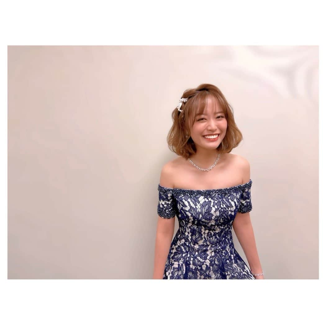 林愛夏さんのインスタグラム写真 - (林愛夏Instagram)「⁡ 『I LOVE MUSICAL 』2日目 ありがとうございました❤️ ⁡ そして！ メリークリスマス🎄🎅🏻💕✨ ⁡ 今年はこのコンサートに参加させて頂けて、おかげでとっても幸せなクリスマスを過ごすことが出来ました😌 ⁡ わああ、あっという間に年末感がすごい…！ 時間を大切に年内のお仕事努めます👍🏻 ⁡ 明日もお待ちしております♪♪♪ ⁡ #ILOVEMUSICAL #ミュージカルコンサート #林愛夏  #宗田さんが渾身の可愛いヘアメイクして下さる🥺 #1部と2部でアレンジ変えてるの♡ #可愛い　 #ダンバルモリ」12月25日 20時52分 - baby_manatsu