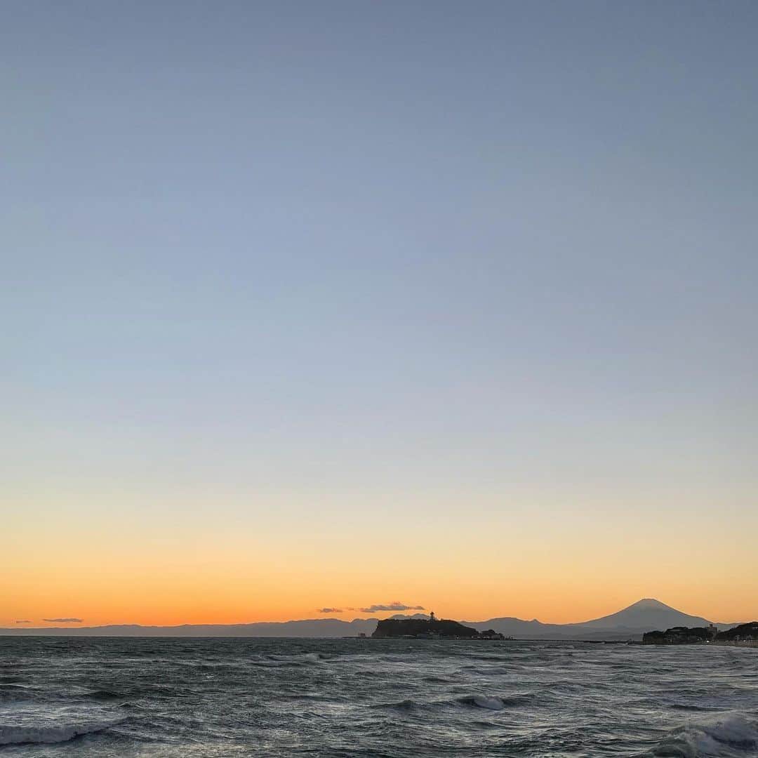 糸川菜央のインスタグラム：「富士山っていつ見ても「富士山ｯ！！！！」ってなる」