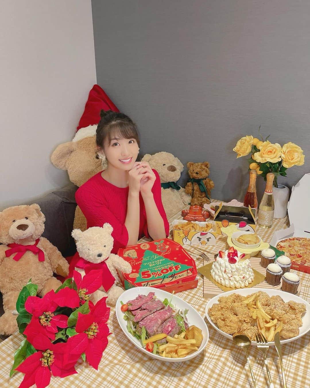 関根ささらさんのインスタグラム写真 - (関根ささらInstagram)「Merry Christmas🎄🎂🍗🍕🍾💗 . . @mimaruhotels の #テディルーム クリスマスver.にメンバーとお泊まりした時の写真🎅🏻♥️ みんなでクリスマスパーティしました👼🏻👼🏻🌈 . . 今年はクリスマスらしいこと沢山できた！ クリスマスパーティ、プレゼント交換会、そしてクリスマス当日には『放課後プリンセスChristmas Live【宇宙一のクリスマスライブ2021】』の開催🎤🎅🏻🎄 . . よきクリスマスです🥰🥰 皆さんはどんなクリスマスをお過ごしですか？🎈 家族やお友達、大切な人と素敵なひとときを過ごせますように🌈 . . #christmas #merrychristmas #merrychristmas🎄 #christmasparty #xmas #merryxmas #mimaruhotels #女子会 #ホカンス #クリスマスパーティ #クリパ #ホテル女子会 #mimaru東京新宿west #christmasoutfit」12月25日 20時56分 - sasarasekine