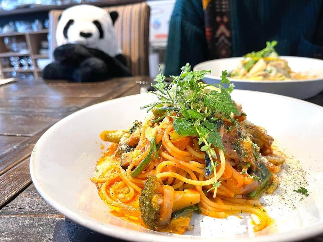 怜佳（カカオ接骨院 院長）さんのインスタグラム写真 - (怜佳（カカオ接骨院 院長）Instagram)「Xmas lunch❤️ ちょっとお久しぶりの @building_blocks_cafe  デリもパスタもデザートも本当に美味しくて大好き🤤💕 優しくて面白いオーナーも好き👨🏻‍🦰💕 いつもありがとうございます💚  #buildingblockscafe  #ビルディングブロックスカフェ  #愛知カフェ #名古屋カフェ  #北区カフェ  #カフェ好きな人と繋がりたい  #カフェ巡り好きな人と繋がりたい  #美味しいもの大好き #カメラ女子 #カメラ好きな人と繋がりたい  #栁ちゃん夫婦 #接骨院#女性院長#女性柔道整復師#筋膜リリース#骨盤矯正#立体動態波#ハイボルテージ#フェイシャルエステ#腸活#オイルケアセラピスト#ボディケアセラピスト#健康#美容#春日井#勝川」12月25日 21時08分 - cacaosekkotsuin