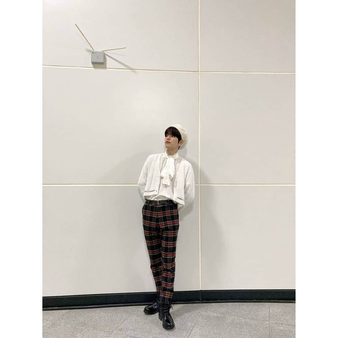 Stray Kidsさんのインスタグラム写真 - (Stray KidsInstagram)「#가요대전  지나간 미리메리크리스마스🎄🤍  #승스타그램」12月25日 21時06分 - realstraykids