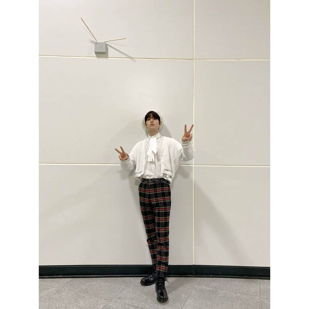 Stray Kidsさんのインスタグラム写真 - (Stray KidsInstagram)「#가요대전  지나간 미리메리크리스마스🎄🤍  #승스타그램」12月25日 21時06分 - realstraykids