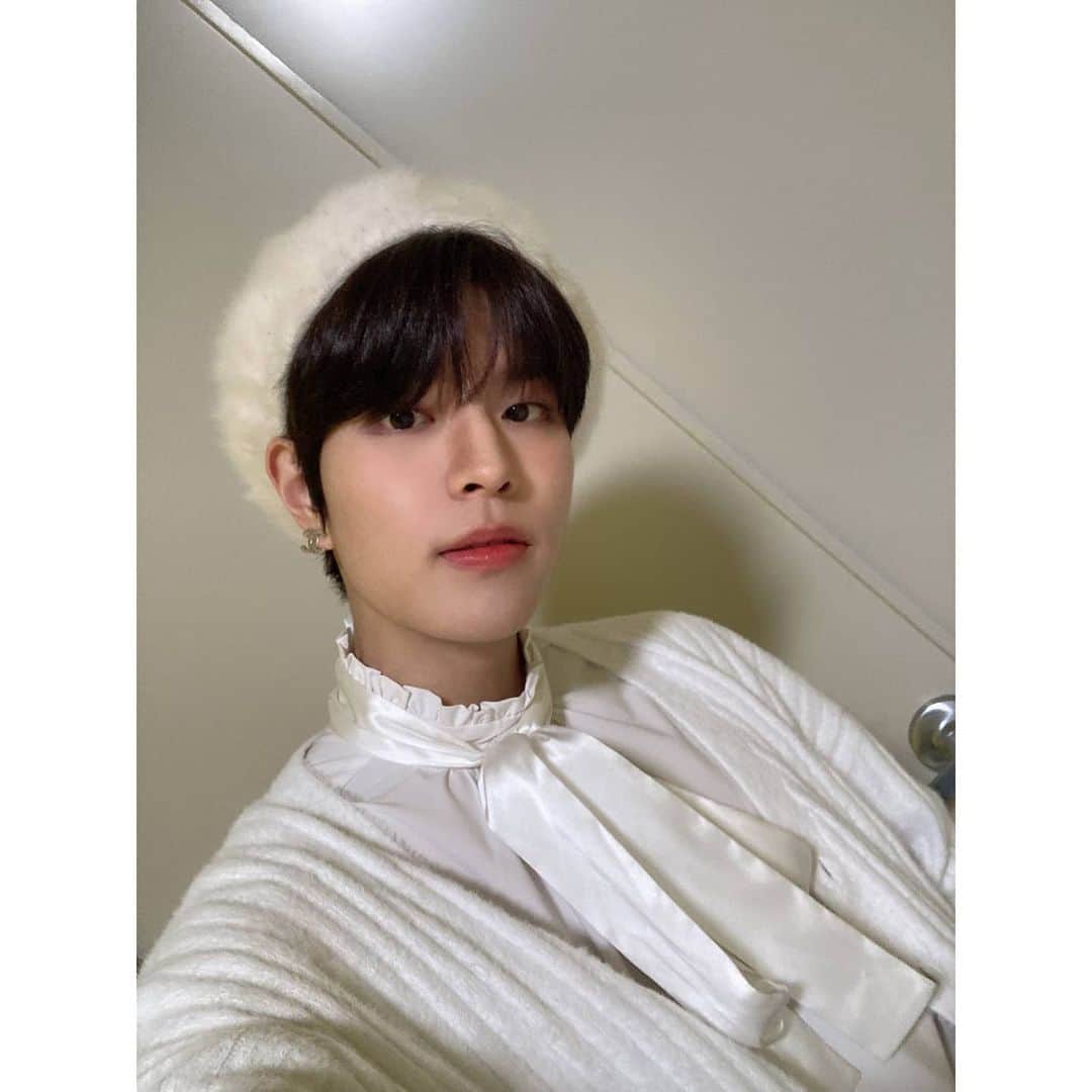 Stray Kidsさんのインスタグラム写真 - (Stray KidsInstagram)「#가요대전  지나간 미리메리크리스마스🎄🤍  #승스타그램」12月25日 21時06分 - realstraykids