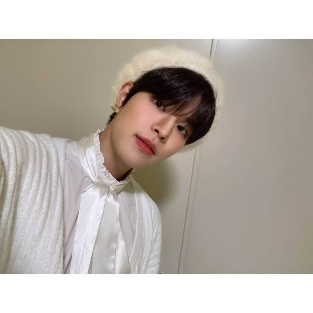Stray Kidsさんのインスタグラム写真 - (Stray KidsInstagram)「#가요대전  지나간 미리메리크리스마스🎄🤍  #승스타그램」12月25日 21時06分 - realstraykids