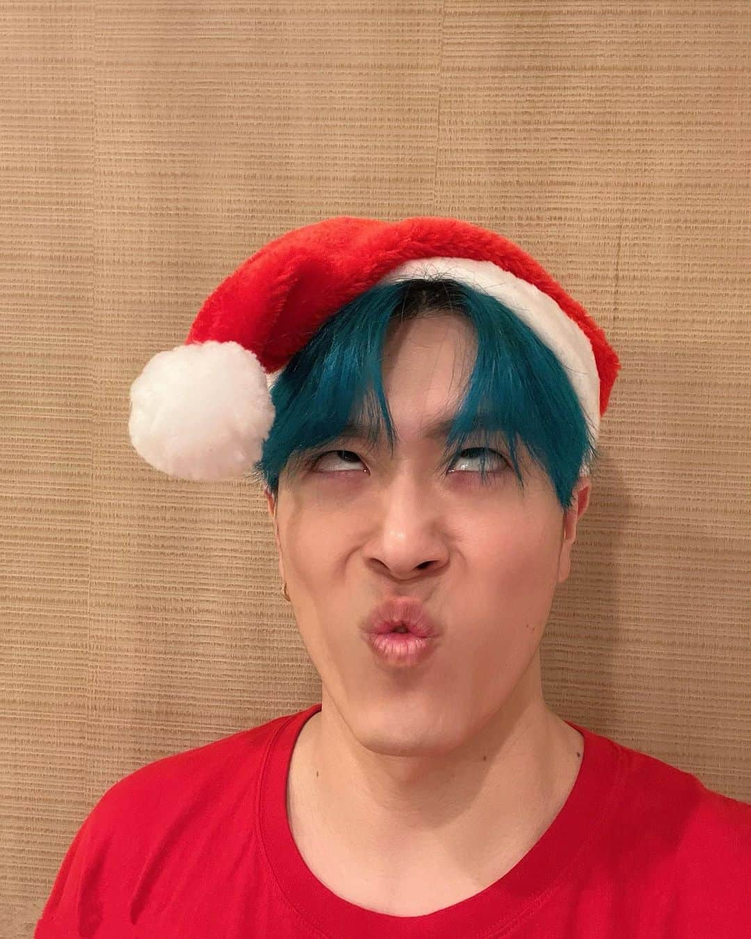 中務裕太さんのインスタグラム写真 - (中務裕太Instagram)「Merry Christmas🎄 サンタさんに 何をお願いしましたか🎅 #聞いて #サンタさんに #国宝級の #イケメンにしてください #ってお願いしたら #叶わなかったみたい #💛💙❤️💗🖤💚  #皆んな愛してるぜぇ」12月25日 21時11分 - yuta_nakatsuka_official