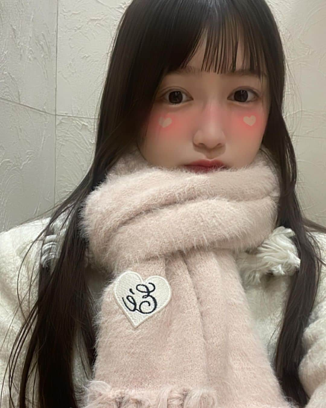 町田恵里那さんのインスタグラム写真 - (町田恵里那Instagram)「☁︎☽ 𝑴𝒆𝒓𝒓𝒚 𝑿'𝒎𝒂𝒔🎅🏼💗 ⁡ ⁡ 今日はお友達とチキンとおすしを 食べました〜🍣♡♡ ⁡ とっても楽しいクリスマスでした(╥﹏╥)✨ 昨日はお母さんから 可愛いアクセを貰えて幸せ〜🎀 ⁡ ⁡ みなさんは何か特別なことありましたか？🎁♡ ⁡ ⁡ ⁡ ⁡ ⁡ ⁡ ⁡ ⁡ ⁡ #町田恵里那 #merrychristmas #merryxmas #xmas #christmas #メリークリスマス #クリスマス #epine #épine #エピヌ #frenchgirly #フレンチガーリー #ガーリーコーデ」12月25日 21時22分 - machida_erina122