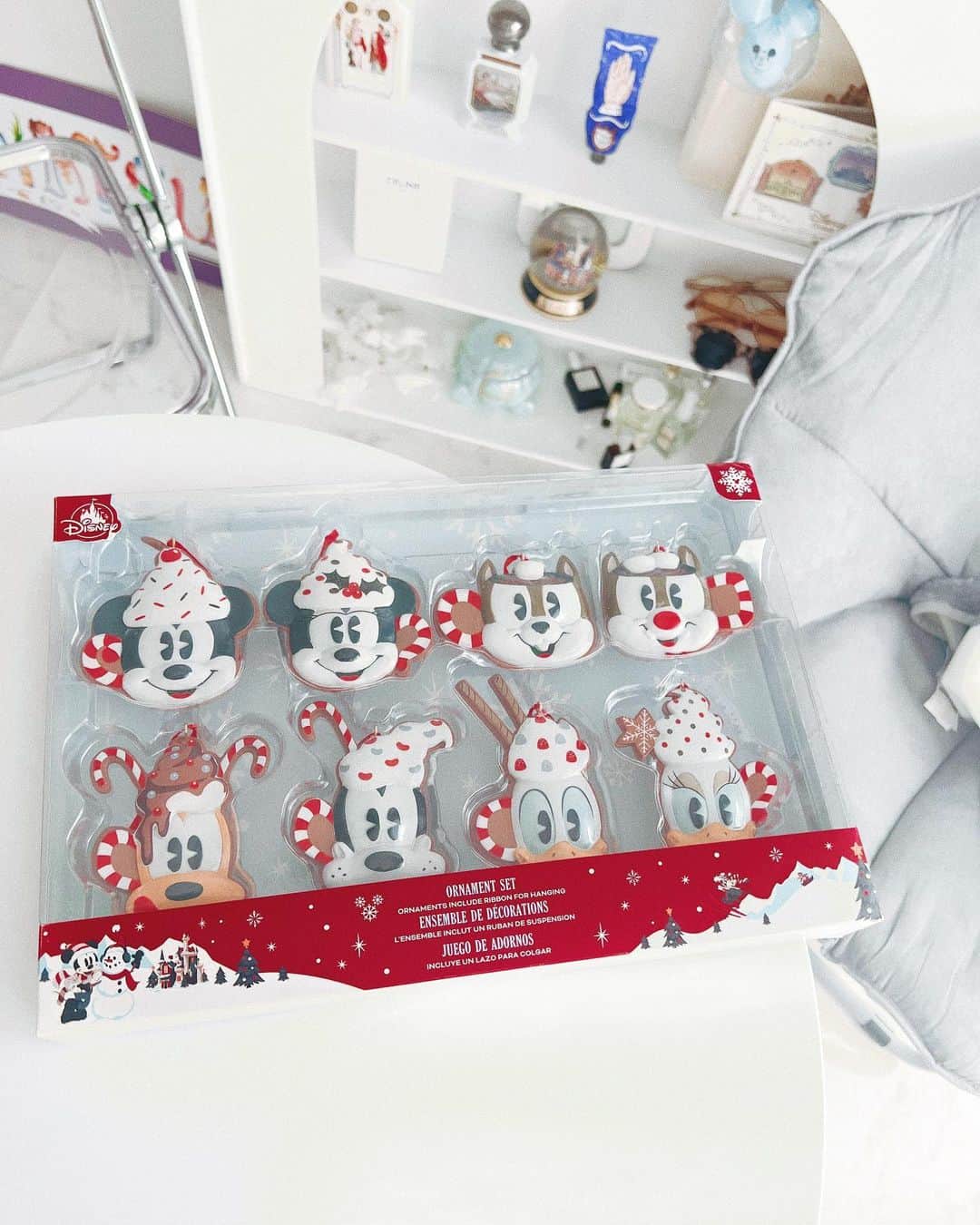 中島奈津希さんのインスタグラム写真 - (中島奈津希Instagram)「🎄🎅🏻🎁 ⁡ ⁡ ⁡ ⁡ ⁡ 起きたらサンタさんが、、🎄🎁 ⁡ ⁡ ⁡ ⁡ あ、昨日自分で買いました🙋🏻‍♀️← ⁡ ⁡ ⁡ ⁡ ⁡ ⁡ ⁡ ⁡ #ディズニーストア の ずっと狙っていた オーナメントセットが50%offになってたの🥺🎄❤️ ⁡ ミッキーフレンズが ドリンクになってるの🐭☕️ か、かわいすぎる、、、❤️ ⁡ ⁡ ⁡ ⁡ オーナメントを買っておいて ツリーを用意するの忘れたので 来年に取っておこうと思います🎅🏻❤️笑 ⁡ ⁡ ☁️☁️☁️☁️☁️☁️☁️☁️☁️☁️☁️☁️☁️☁️ #disneysisters_jp ←#中島姉妹 ディズニーまとめ👭🏻 @nakajimasisters_jp ←中島姉妹アカウントできました👭🏻 #ディズニーフラッグシップ東京  #ショップディズニー　 #ディズニークリスマス　 #おうちディズニー#ディズニーインテリア」12月25日 13時01分 - nakajima_natsuki