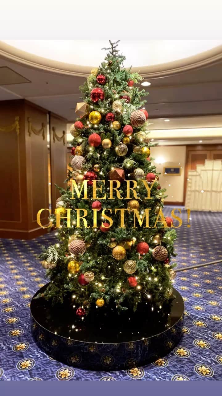 宮里藍のインスタグラム：「皆さん素敵なクリスマスを！🎄✨ Merry Christmas:))❤️🎄❤️ #これまでで最高のクリスマスギフト #娘よありがとう😊」