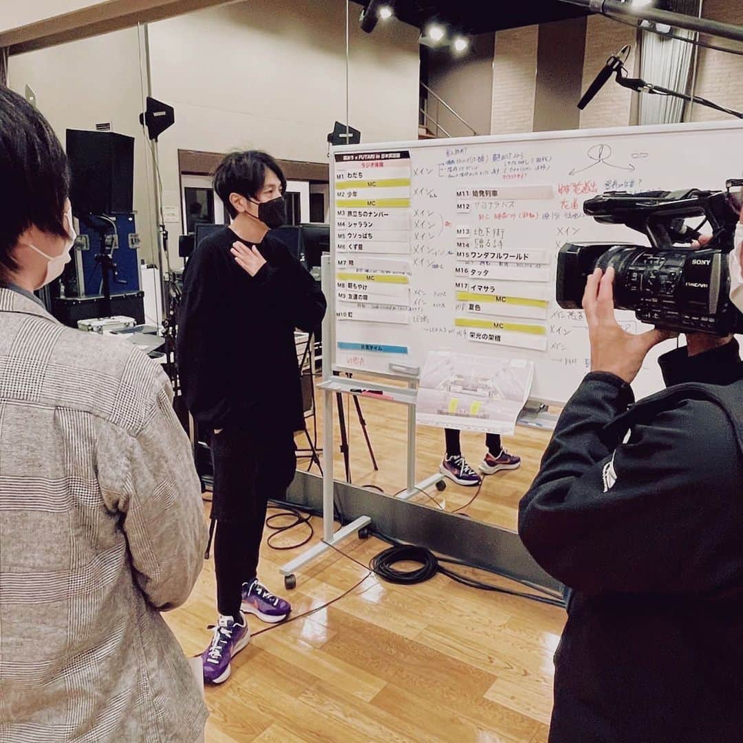 北川悠仁さんのインスタグラム写真 - (北川悠仁Instagram)「今夜22時から、NHK BS1でドキュメント番組『ザ・ヒューマン』放送です。  一年以上もの間、NHKの皆さんが密着してくれました。 どんな仕上がりなってるのか、僕もわからないけど、本当に沢山の時間を共に過ごし、根気強く撮影してくれました。 スタッフの皆さんの結晶を、是非見てほしいです。  僕も楽しみにしてます。  メリークリスマス。」12月25日 13時58分 - yujin_kitagawa