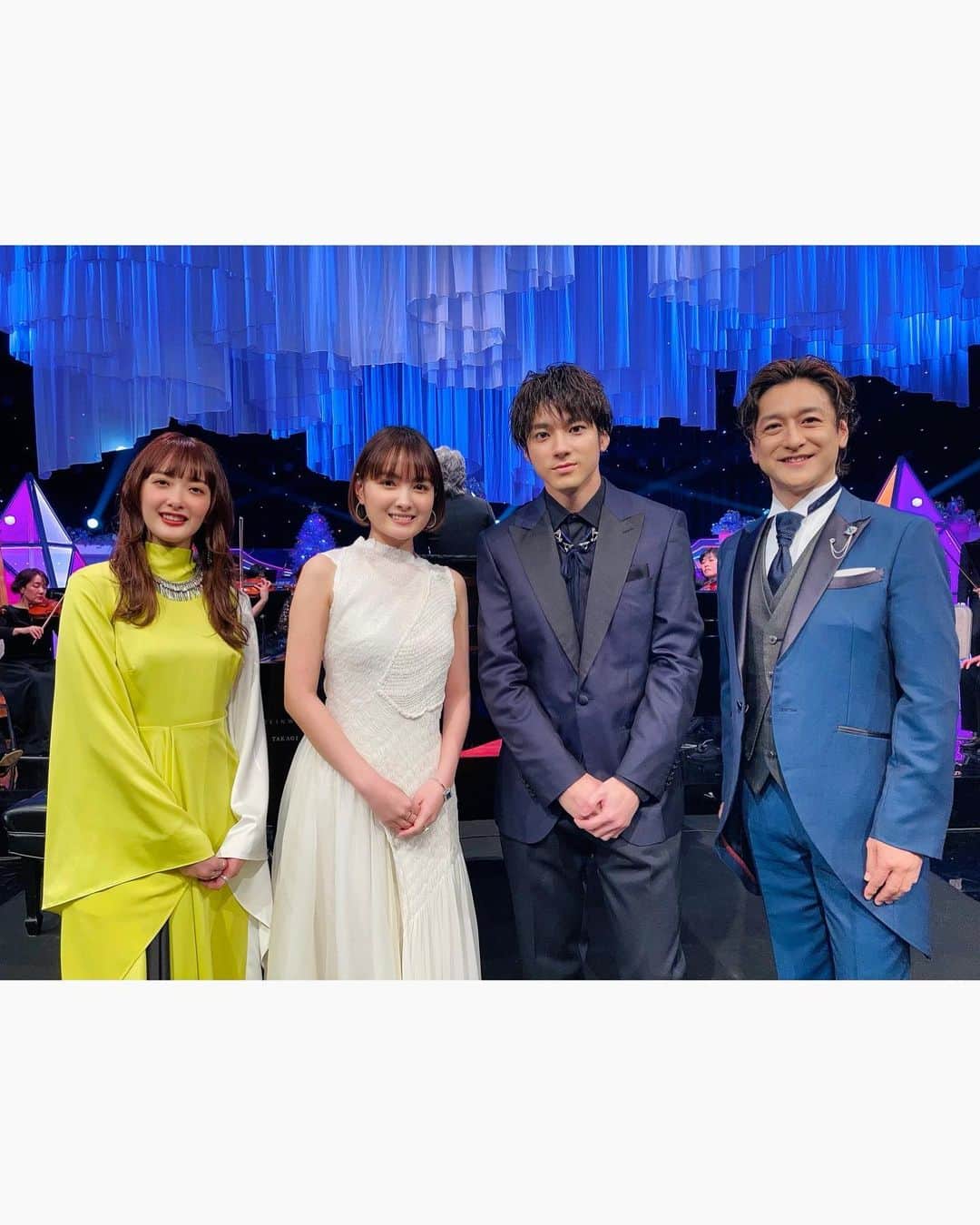 葵わかなのインスタグラム：「昨夜のMステ、観てくださった方ありがとうございました☺️  Mステ×題名のない音楽会×ディズニーのステージにて、山田裕貴さんと「ホール・ニュー・ワールド」を歌わせていただきました。  フルオーケストラさんたちの大きなパワー、そして誰もが知るこの曲のパワーもお借りしながら、本当に素敵なひとときを過ごすことができました。  みなさんにも、クリスマスイヴの夜に、ワクワクしたりドキドキしたり、少しでも夢のような時間をお届けできていたら幸せです🎄  まさか人生でMステにて歌を歌わせていただくことがあるなんて…と最初にお話を伺った時は天地がひっくり返りそうでしたが😱 本当に貴重な経験をさせていただけて感謝しています☺️  今日はクリスマス本番！ですが、昨日よりは年末の空気が漂ってきている気がしますね😂 もう年の瀬か〜  素敵な日をお過ごしくださいね✨  #Mステ#題名のない音楽会#ディズニー #山田裕貴　さん#石丸幹二　さん#長屋晴子　さん」