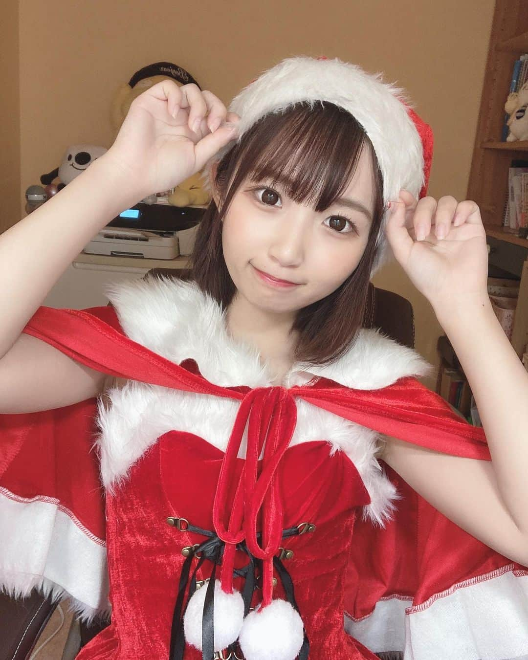 音井結衣さんのインスタグラム写真 - (音井結衣Instagram)「🎄Ho Ho Ho    Merry Christmas🎄  sorry for the re-post🙇‍♀️ ★∻∹⋰⋰ ☆∻∹⋰⋰ ★∻∹⋰⋰ ☆∻∹⋰⋰★∻∹⋰⋰ ☆∻∹⋰⋰  #サンタコス  #サンタ  #santaclaus  #cosplay  #cosplaygirl  #animegirl  #kawaiigirl  #uwu  #christmas  #merrychristmas  #tiktok  #tiktokers  #てぃっくとっく  #selfie  #instadaily  #instagood  #likeforlikes  #followｍe  #liketime  #viral  #happyholidays #japan  #japanesegirl  #repost  #comment」12月25日 14時42分 - otoi_yui_19