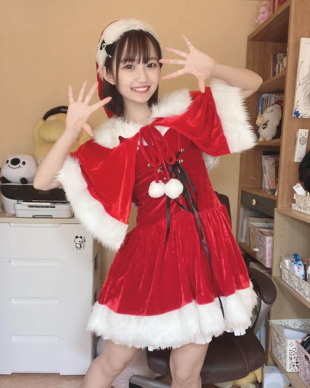 音井結衣さんのインスタグラム写真 - (音井結衣Instagram)「🎄Ho Ho Ho    Merry Christmas🎄  sorry for the re-post🙇‍♀️ ★∻∹⋰⋰ ☆∻∹⋰⋰ ★∻∹⋰⋰ ☆∻∹⋰⋰★∻∹⋰⋰ ☆∻∹⋰⋰  #サンタコス  #サンタ  #santaclaus  #cosplay  #cosplaygirl  #animegirl  #kawaiigirl  #uwu  #christmas  #merrychristmas  #tiktok  #tiktokers  #てぃっくとっく  #selfie  #instadaily  #instagood  #likeforlikes  #followｍe  #liketime  #viral  #happyholidays #japan  #japanesegirl  #repost  #comment」12月25日 14時42分 - otoi_yui_19