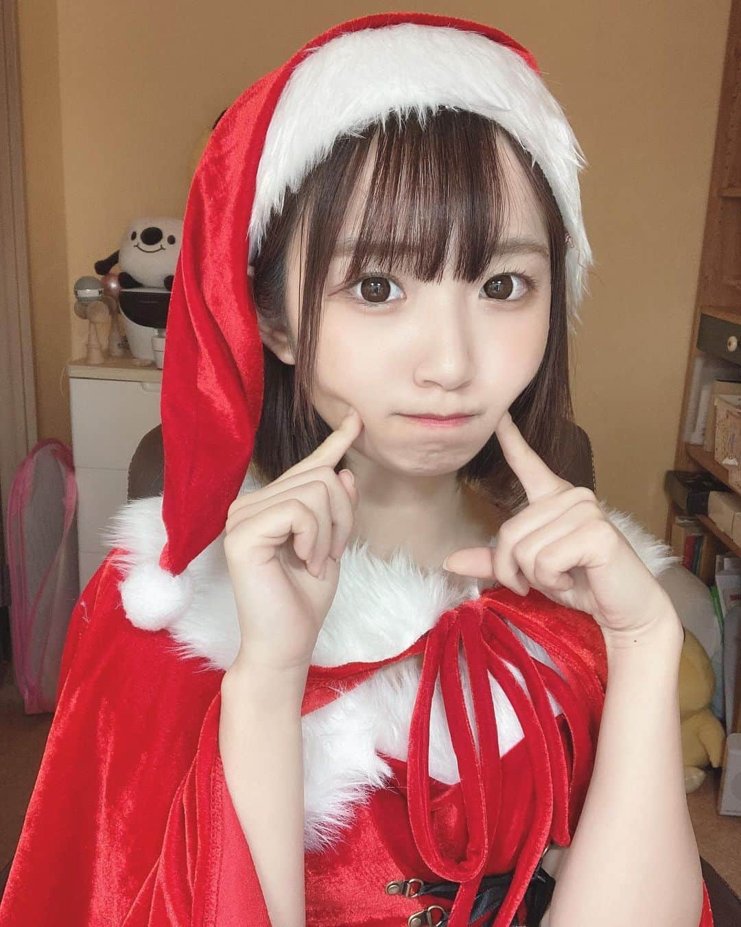 音井結衣さんのインスタグラム写真 - (音井結衣Instagram)「🎄Ho Ho Ho    Merry Christmas🎄  sorry for the re-post🙇‍♀️ ★∻∹⋰⋰ ☆∻∹⋰⋰ ★∻∹⋰⋰ ☆∻∹⋰⋰★∻∹⋰⋰ ☆∻∹⋰⋰  #サンタコス  #サンタ  #santaclaus  #cosplay  #cosplaygirl  #animegirl  #kawaiigirl  #uwu  #christmas  #merrychristmas  #tiktok  #tiktokers  #てぃっくとっく  #selfie  #instadaily  #instagood  #likeforlikes  #followｍe  #liketime  #viral  #happyholidays #japan  #japanesegirl  #repost  #comment」12月25日 14時42分 - otoi_yui_19