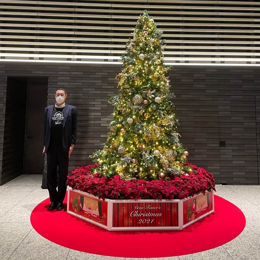 狩野舞子さんのインスタグラム写真 - (狩野舞子Instagram)「・ Merry Christmas🎅 クリスマスツリーにノブさんを添えて🎄 ・ #merrychristmas  #20211225 #ノブコフ205 #どっちが高い？」12月25日 15時27分 - kanochan715