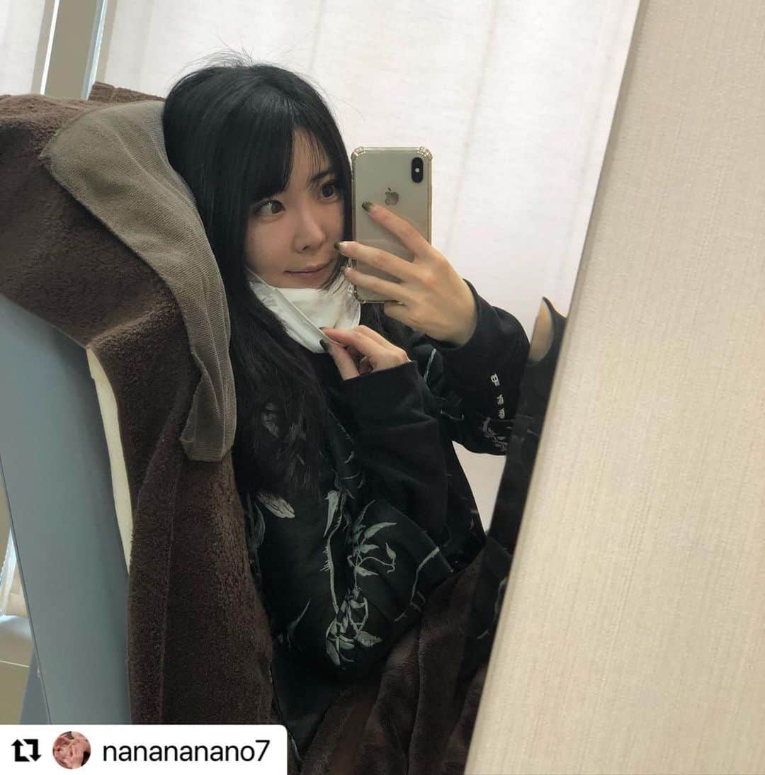 七菜乃のインスタグラム：「#Repost @nanananano7 with @make_repost ・・・ #額ボトックス #眉間ボトックス  定期ケア😊  再生医療はオデコ抜きなので、 ボトックスしてもらってきました☺️  再生医療した場所は 注入系1ヶ月後から施術可能だそうです。  レーザー系は3ヶ月後から。 いつもピコトーニング、ピコフラクショナル デルマシオ、テノールなど、してるのですが3ヶ月後まで待ちます。  #再生医療 #肌細胞 #美容アカウント始めました  #肌細胞を移植して増やす #美容アカウントさんと繋がりたい  #美容アカ #美容医療 #肌の若返り  #肌細胞補充療法 #肌の再生医療 #線維芽細胞移植 #肌細胞再生医療 #セルバンク #美肌になりたい #美容は継続 #美容医療  #ボトックス」