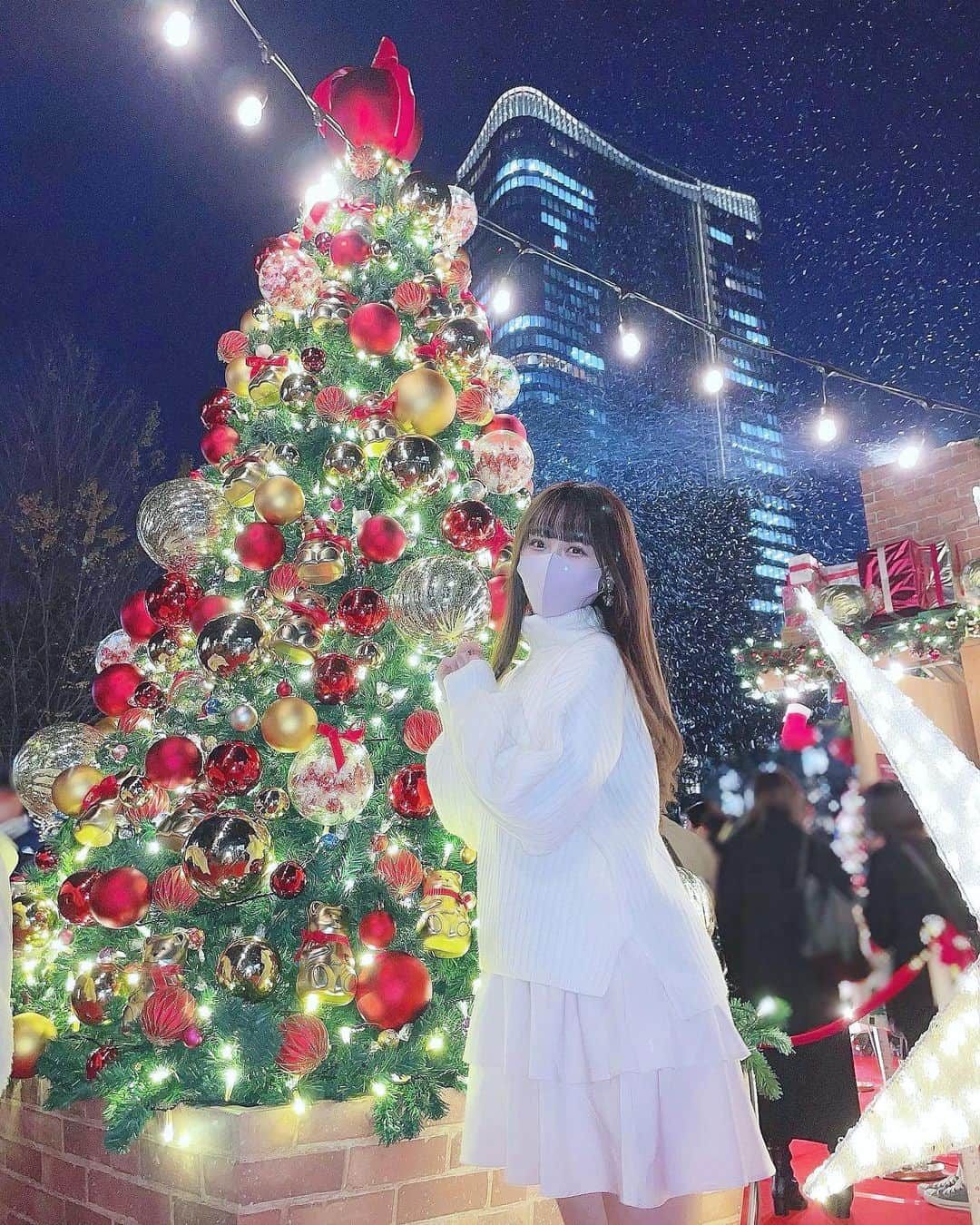 音嶋莉沙さんのインスタグラム写真 - (音嶋莉沙Instagram)「大きいクリスマスツリー🎄✨ ⁡ ⁡ #クリスマスマーケット #クリスマス」12月25日 21時36分 - otoshima_risa