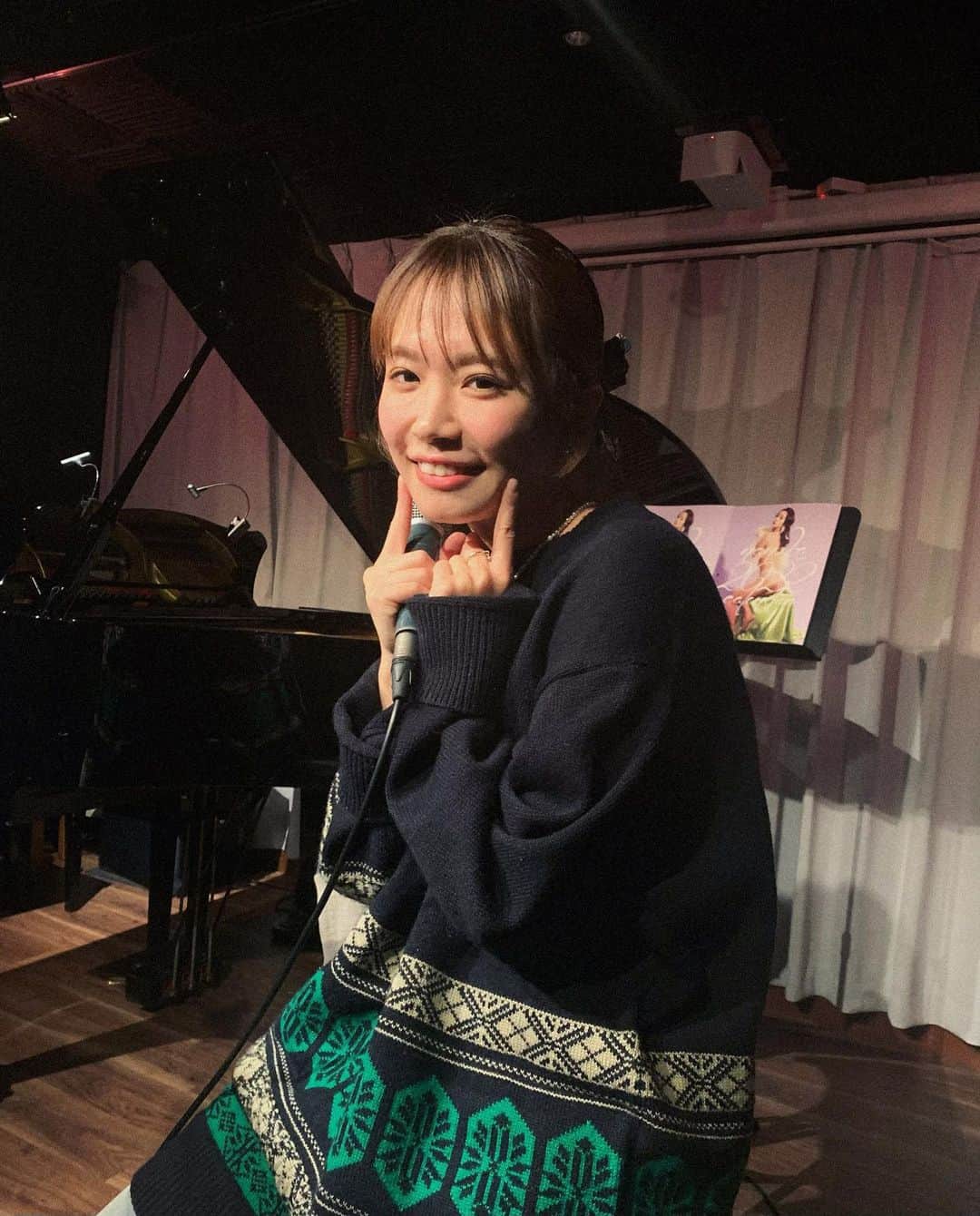 菜乃花のインスタグラム：「🎄オンラインクリスマスライブ🎄  今年もカレンダー特典の オンラインライブをさせて頂きました☺️  アーカイブが1週間だけ残ってます！✨ 見てくださった皆さんはどの曲がグッときたでしょうか😌」